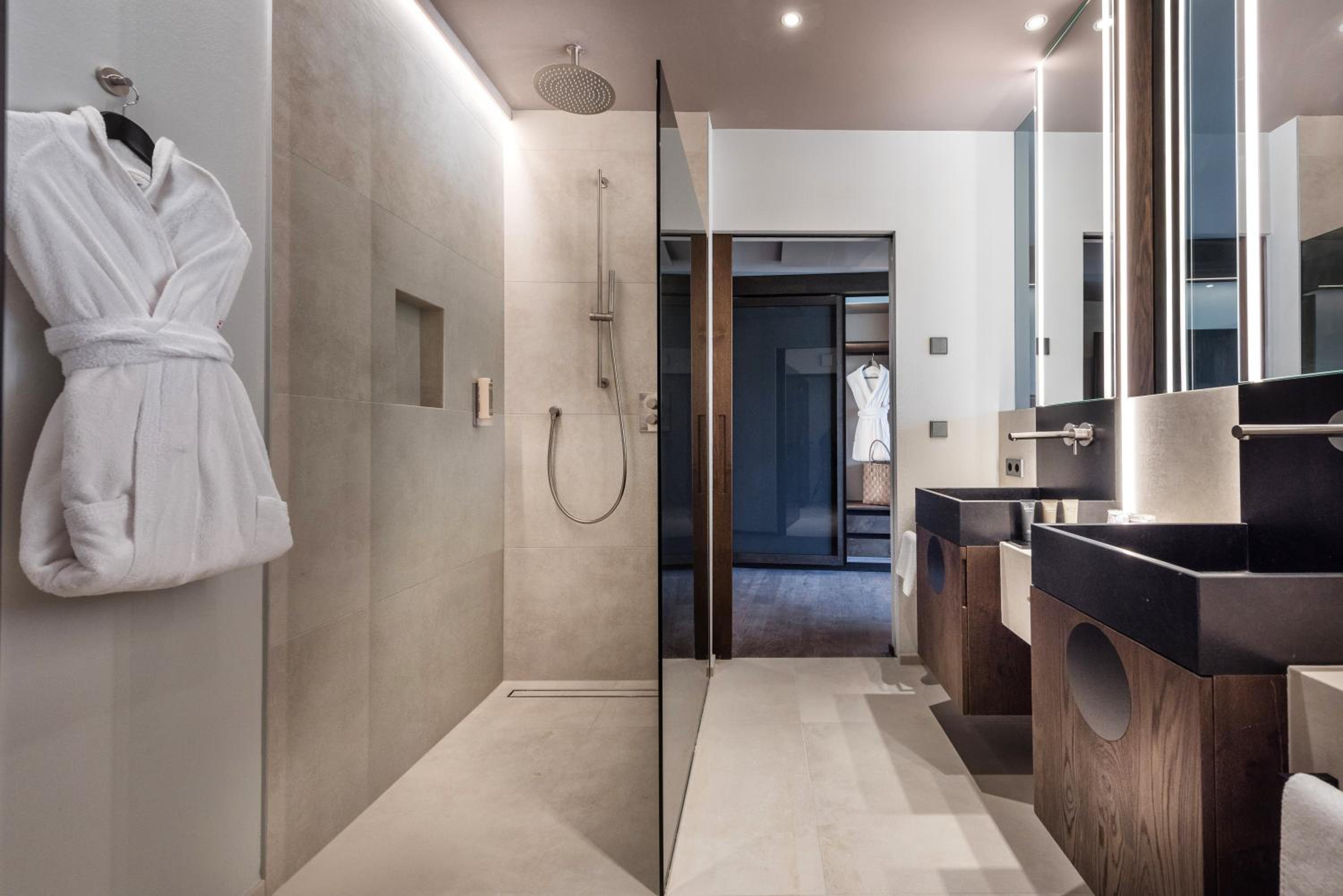 Suite - Photo 3