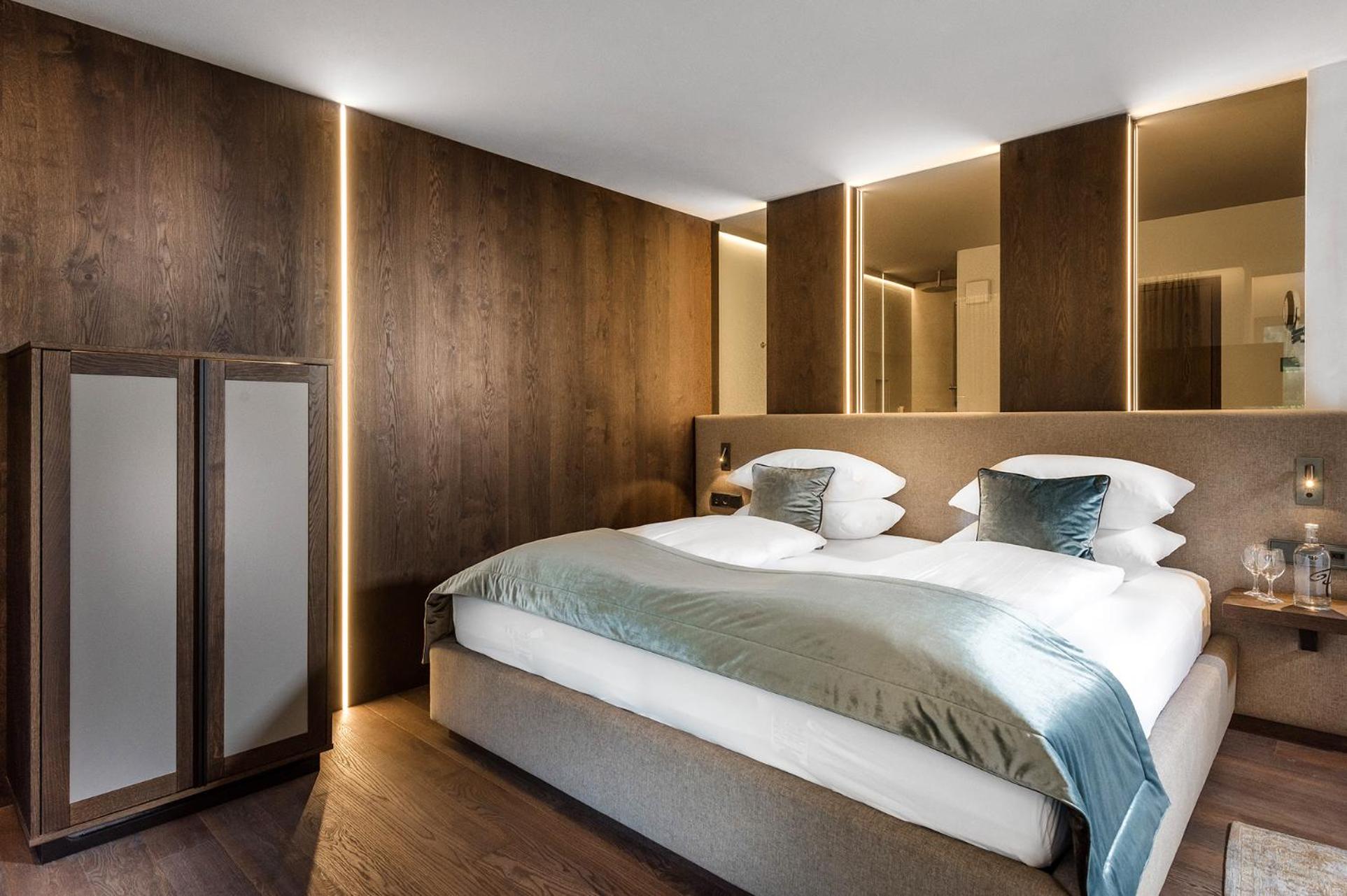 Suite - Photo 1