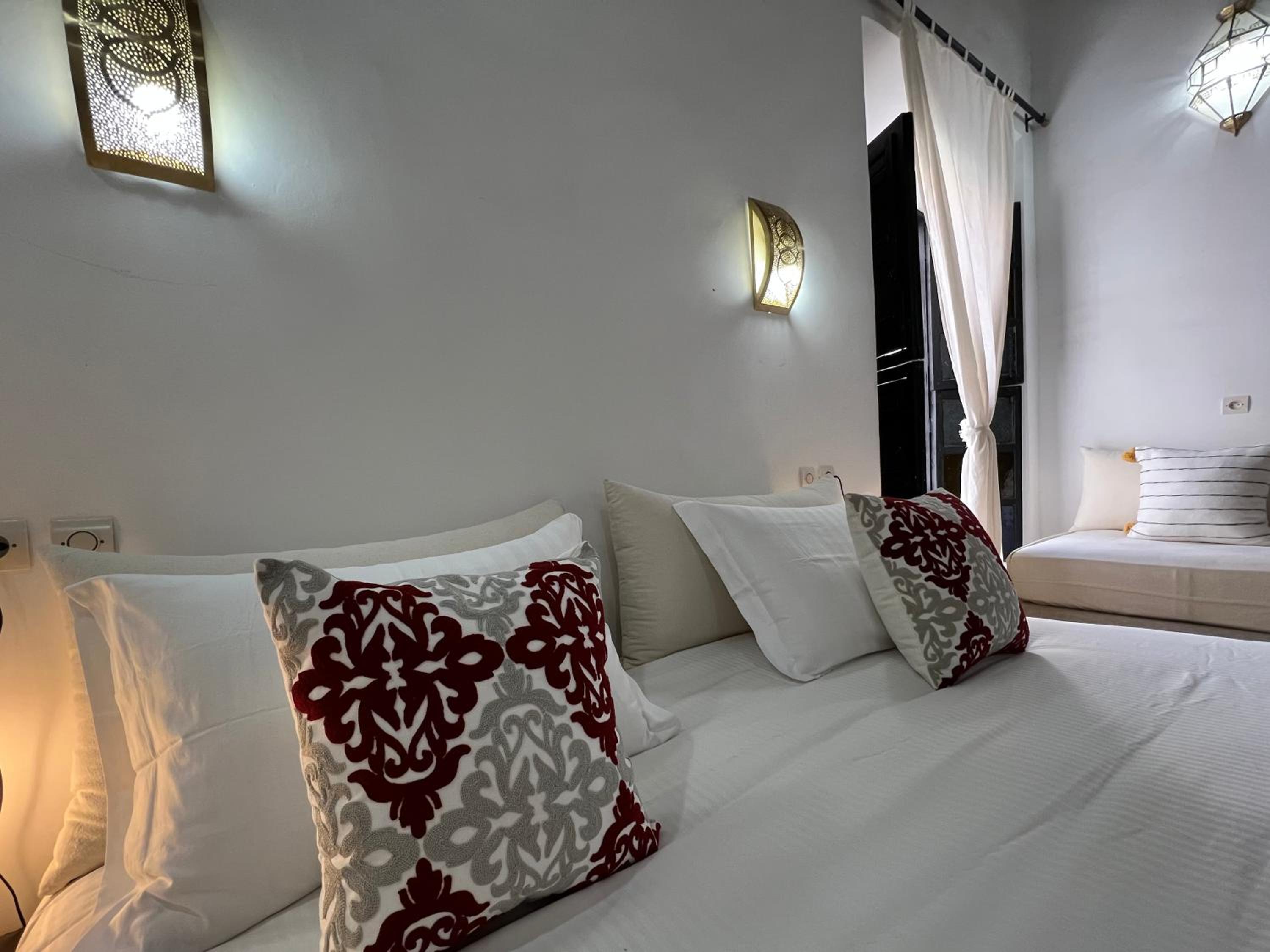 Deluxe King Suite - Photo 6