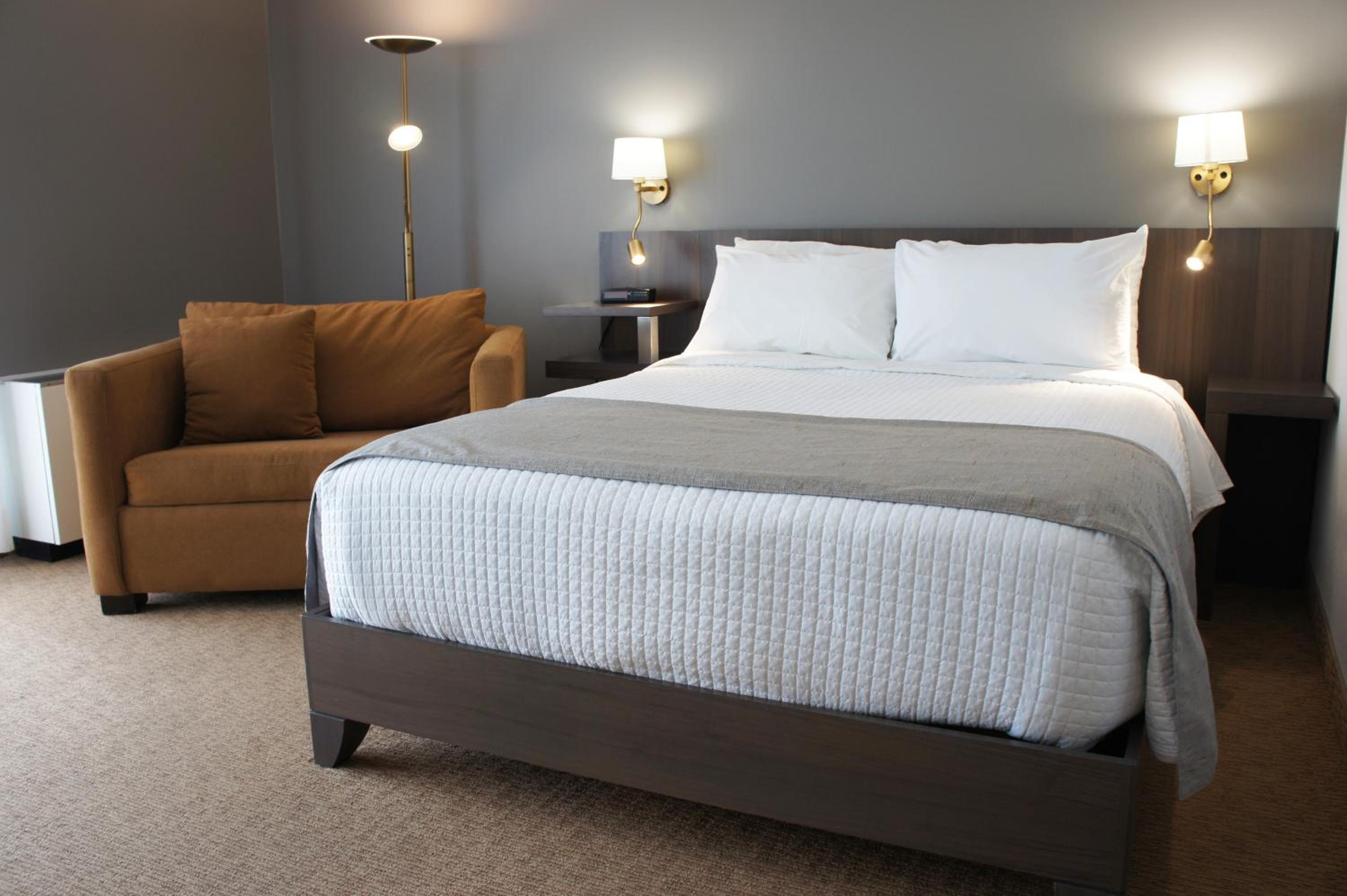Business Room, Queen-size bed, single sofa-bed photo 1