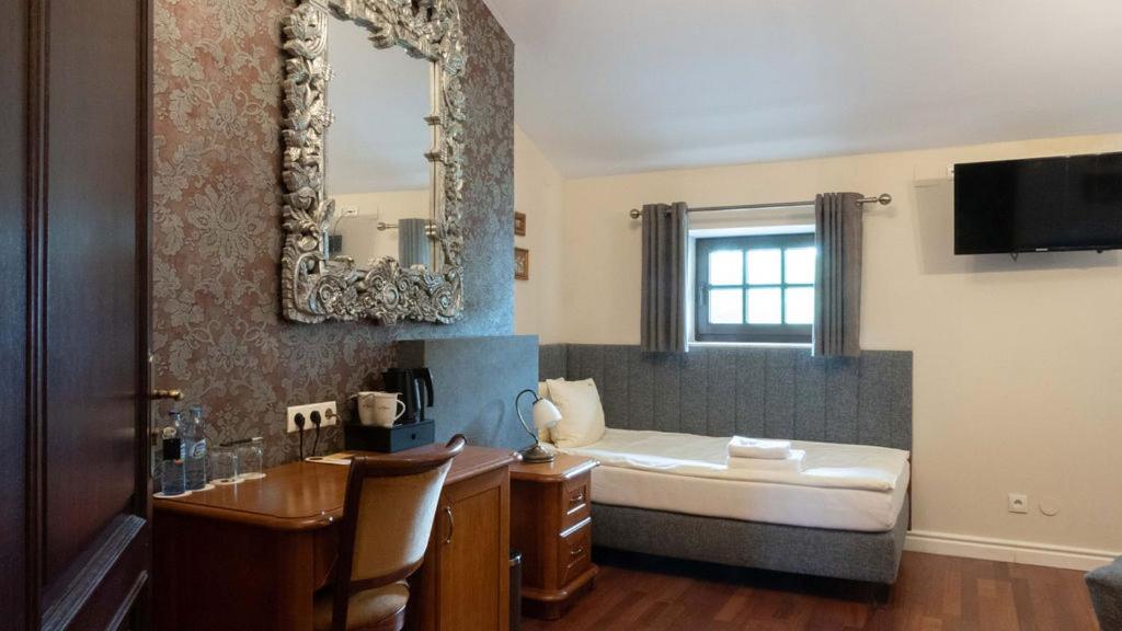 Twin Room - Photo 3