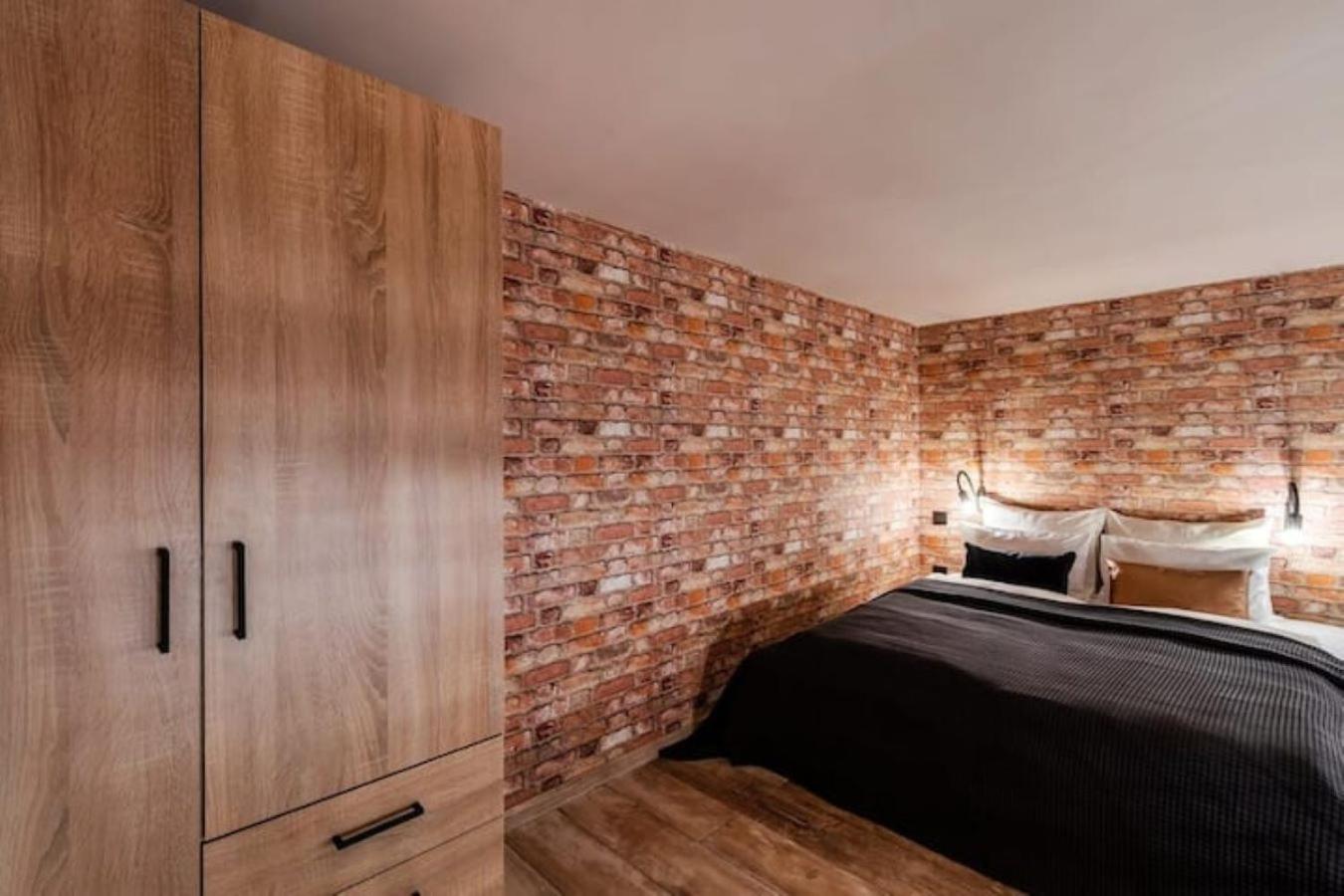 One-Bedroom Apartment - Photo 16