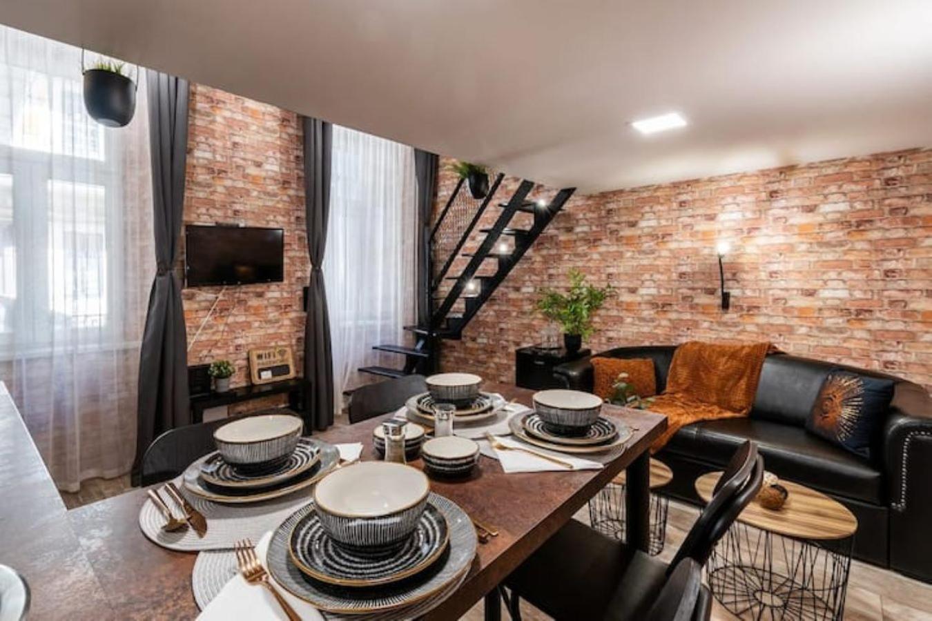 One-Bedroom Apartment - Photo 14