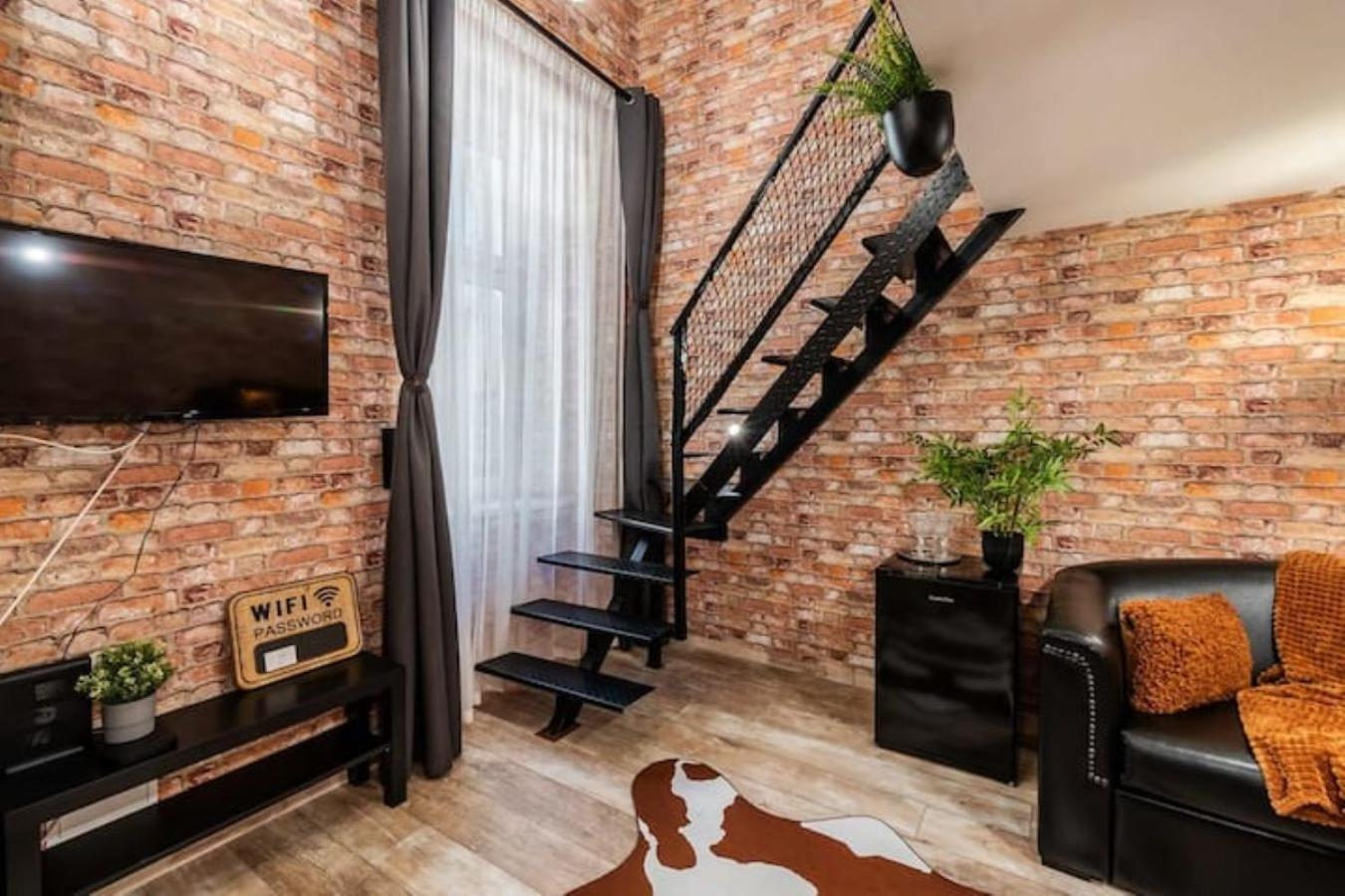 One-Bedroom Apartment - Photo 8