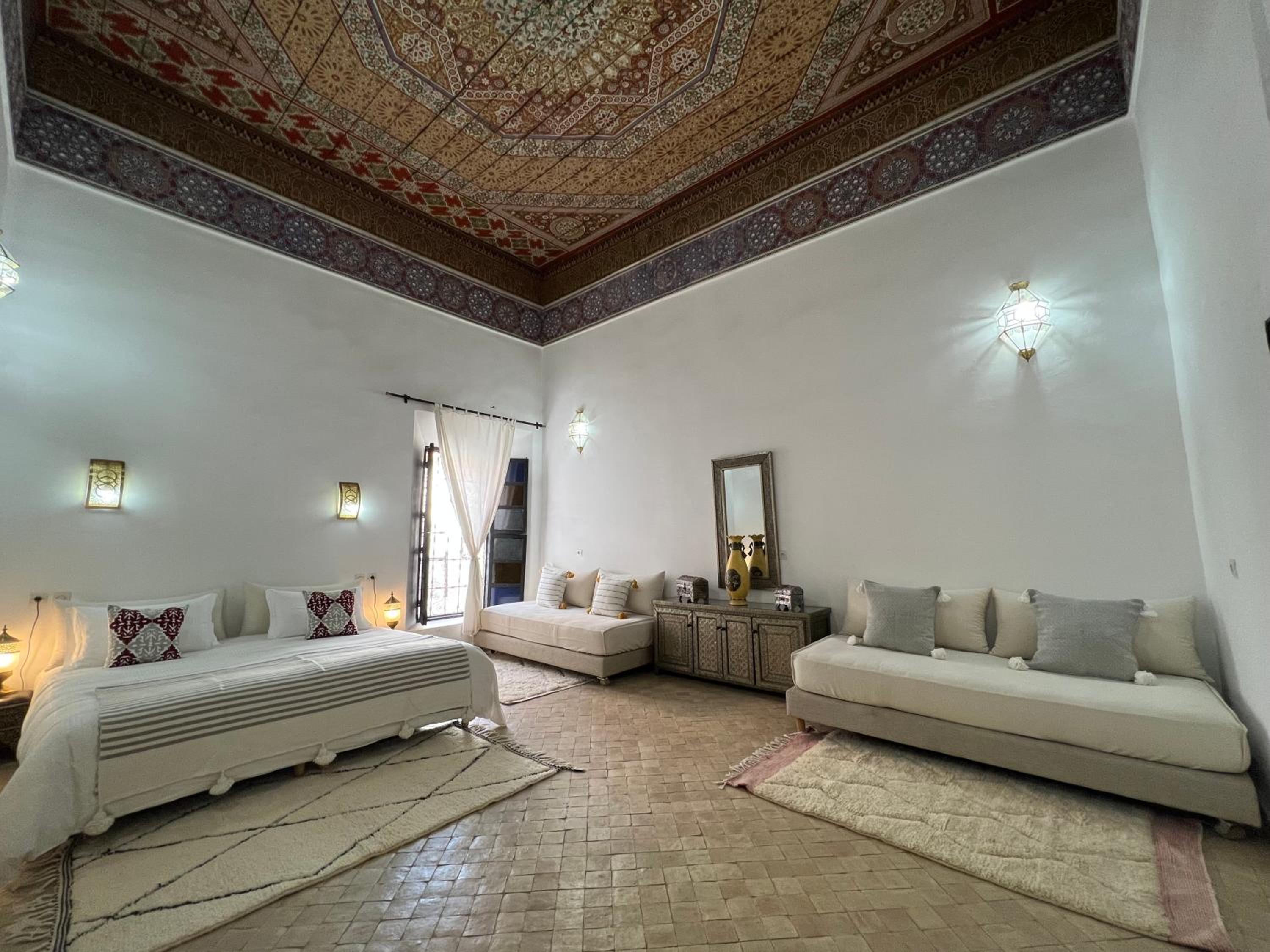 Deluxe King Suite - Photo 5