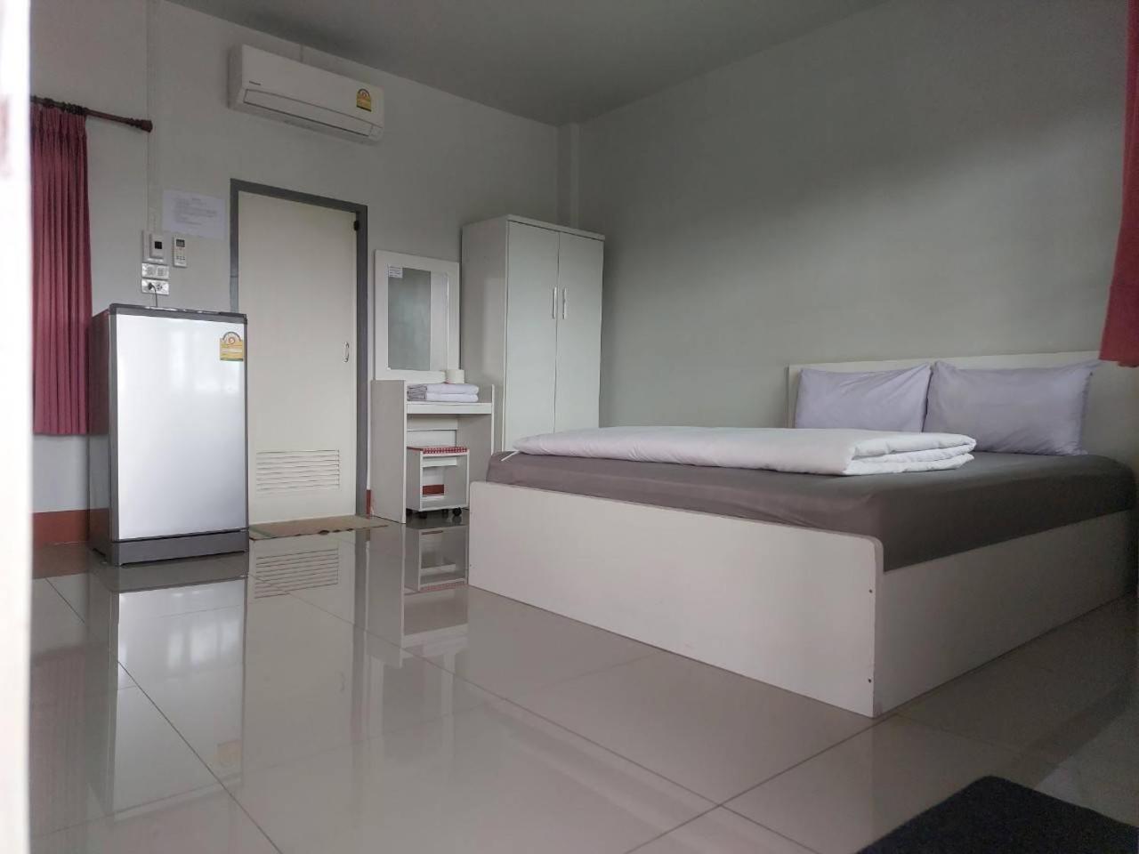Apartment with Terrace - Photo 17