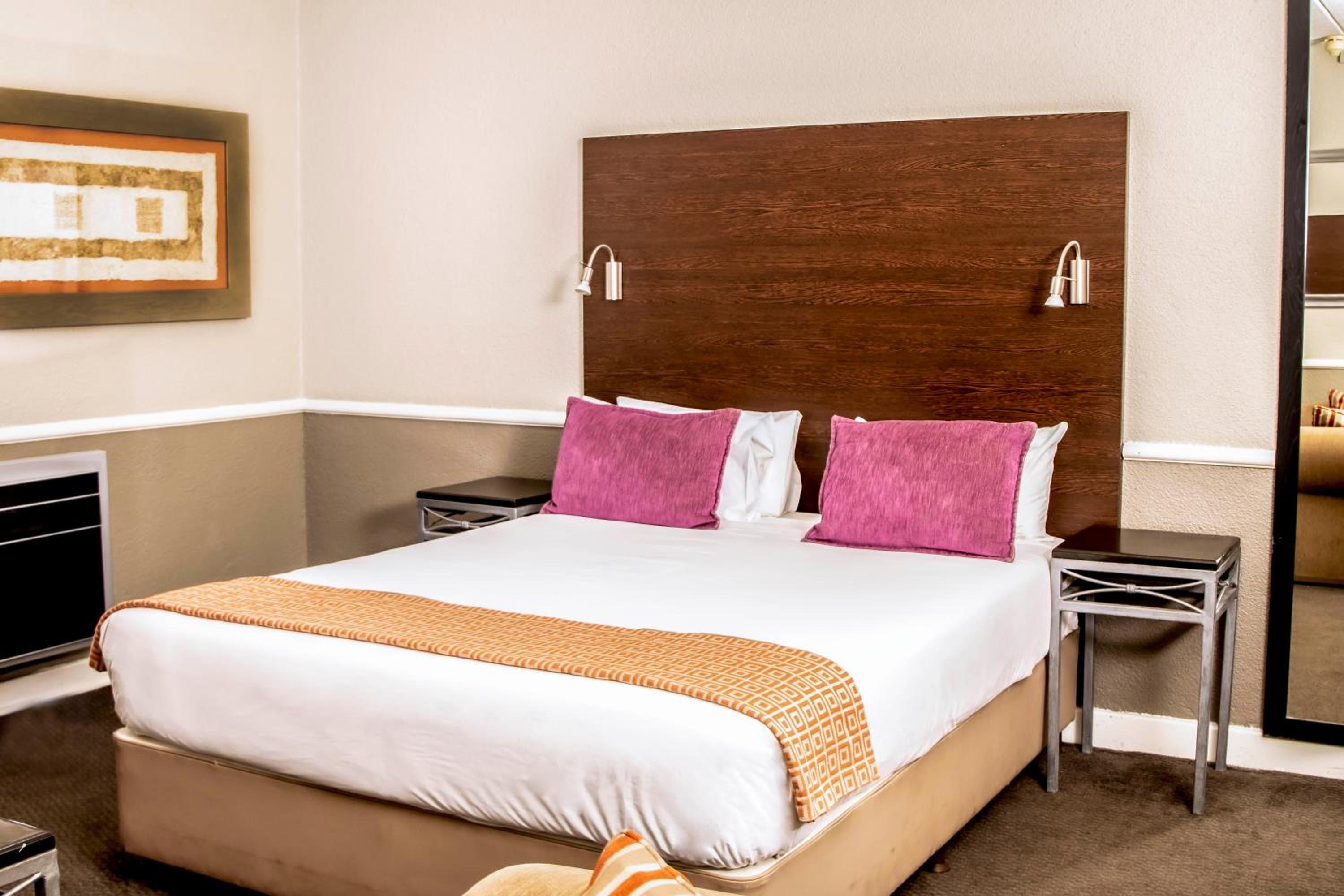 Superior Room with One Double and Two Single Beds - Photo 6