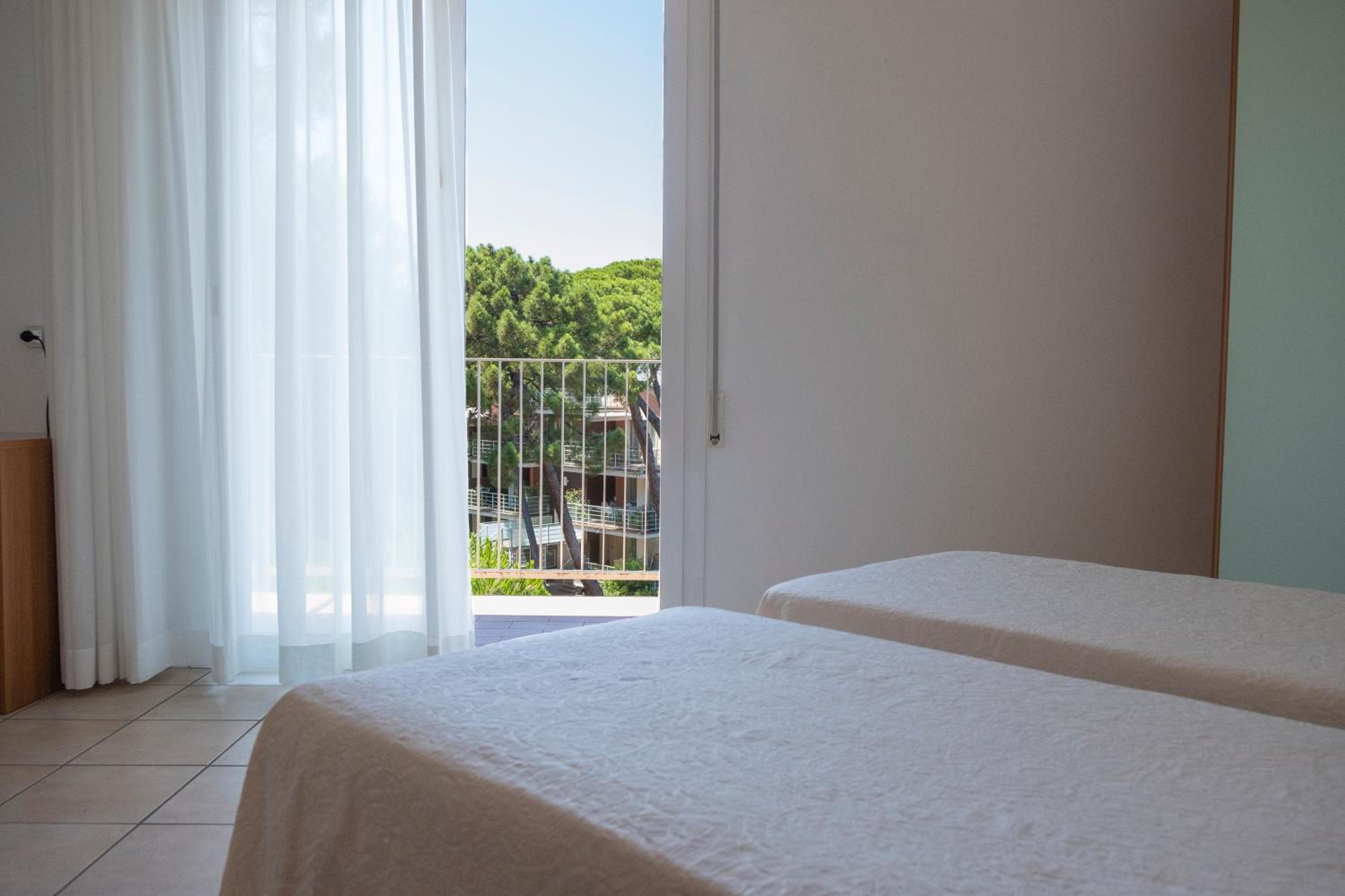 Twin/Double Room with balcony photo 2