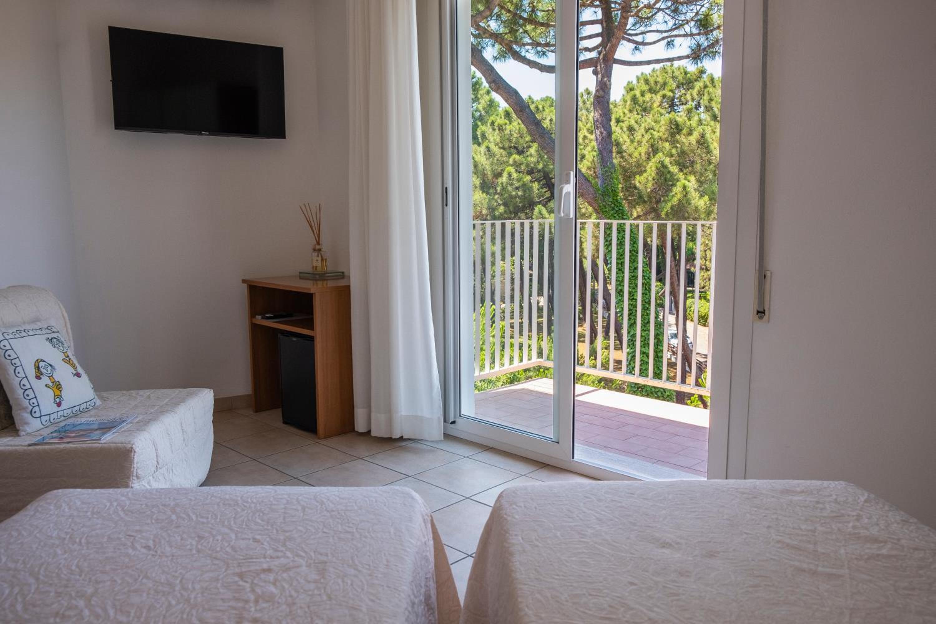 Twin/Double Room with balcony photo 3