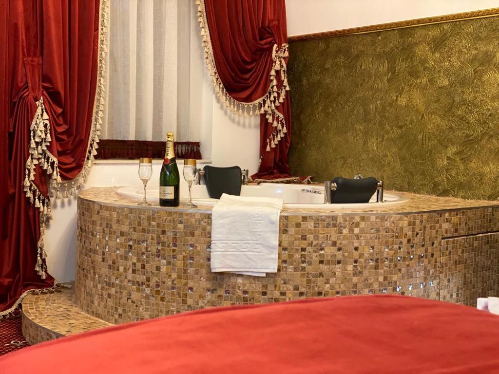 King Room with Spa Bath photo 3