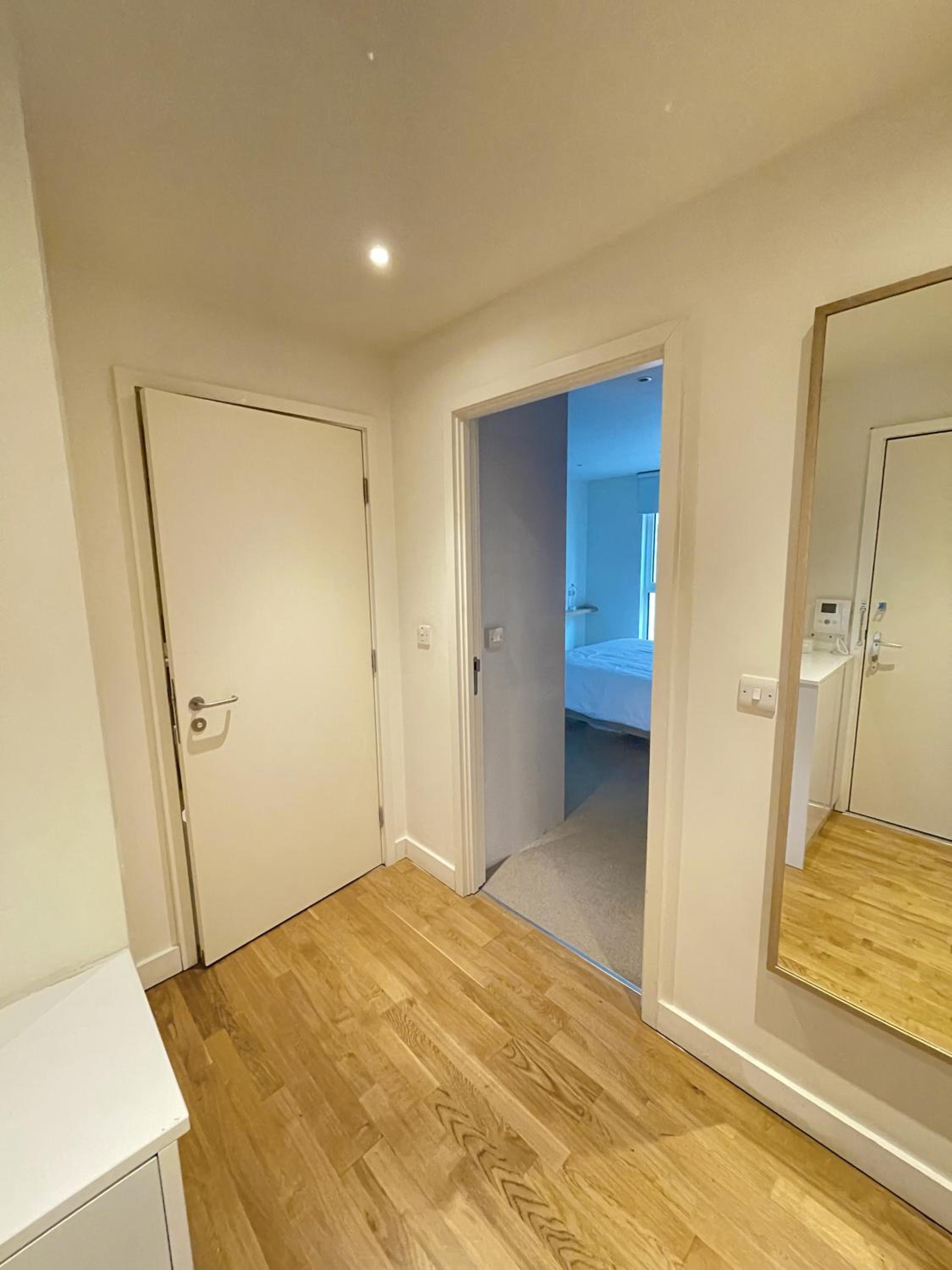 One-Bedroom Apartment photo 2