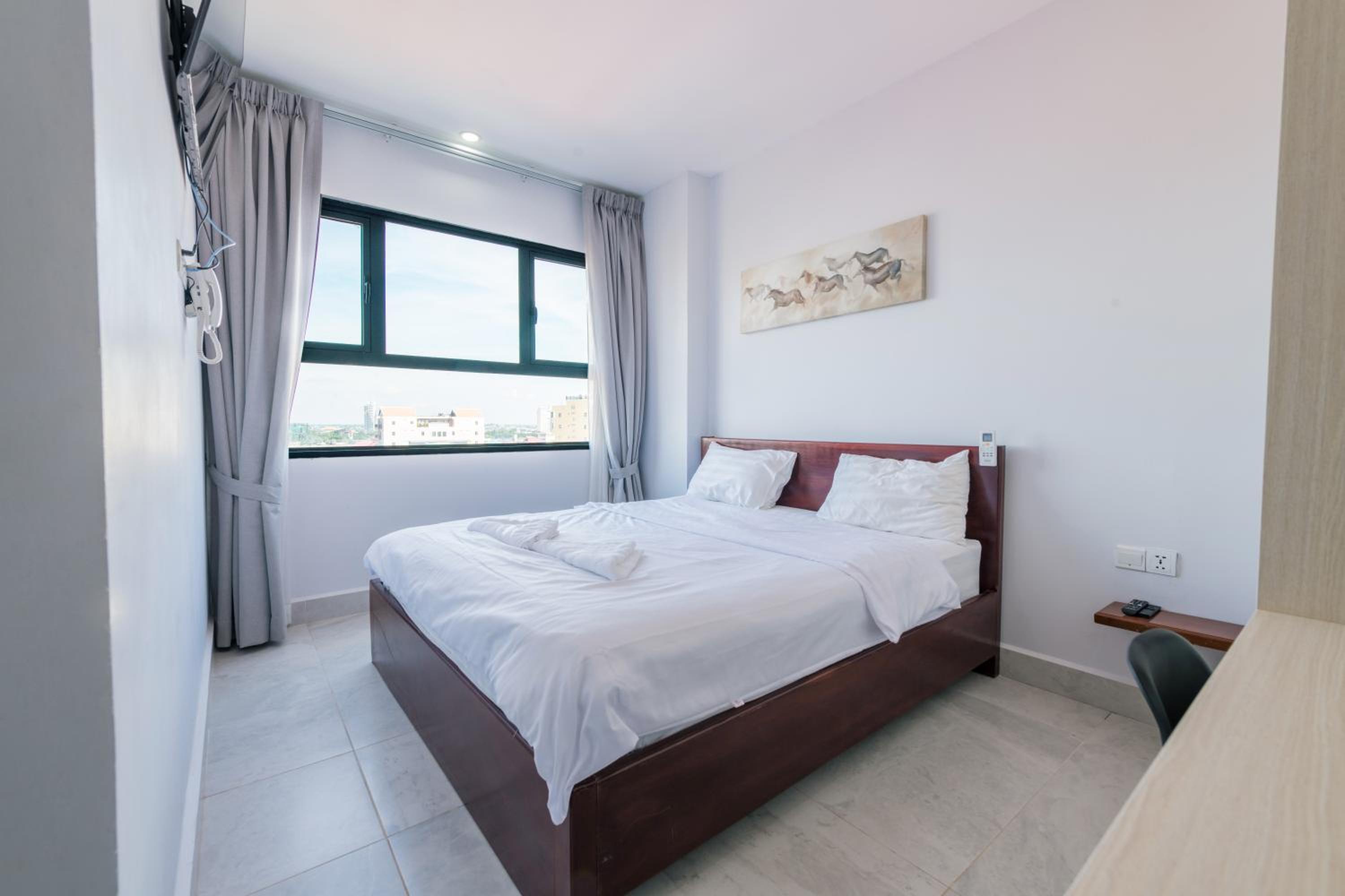 Deluxe Double with Window - Photo 10