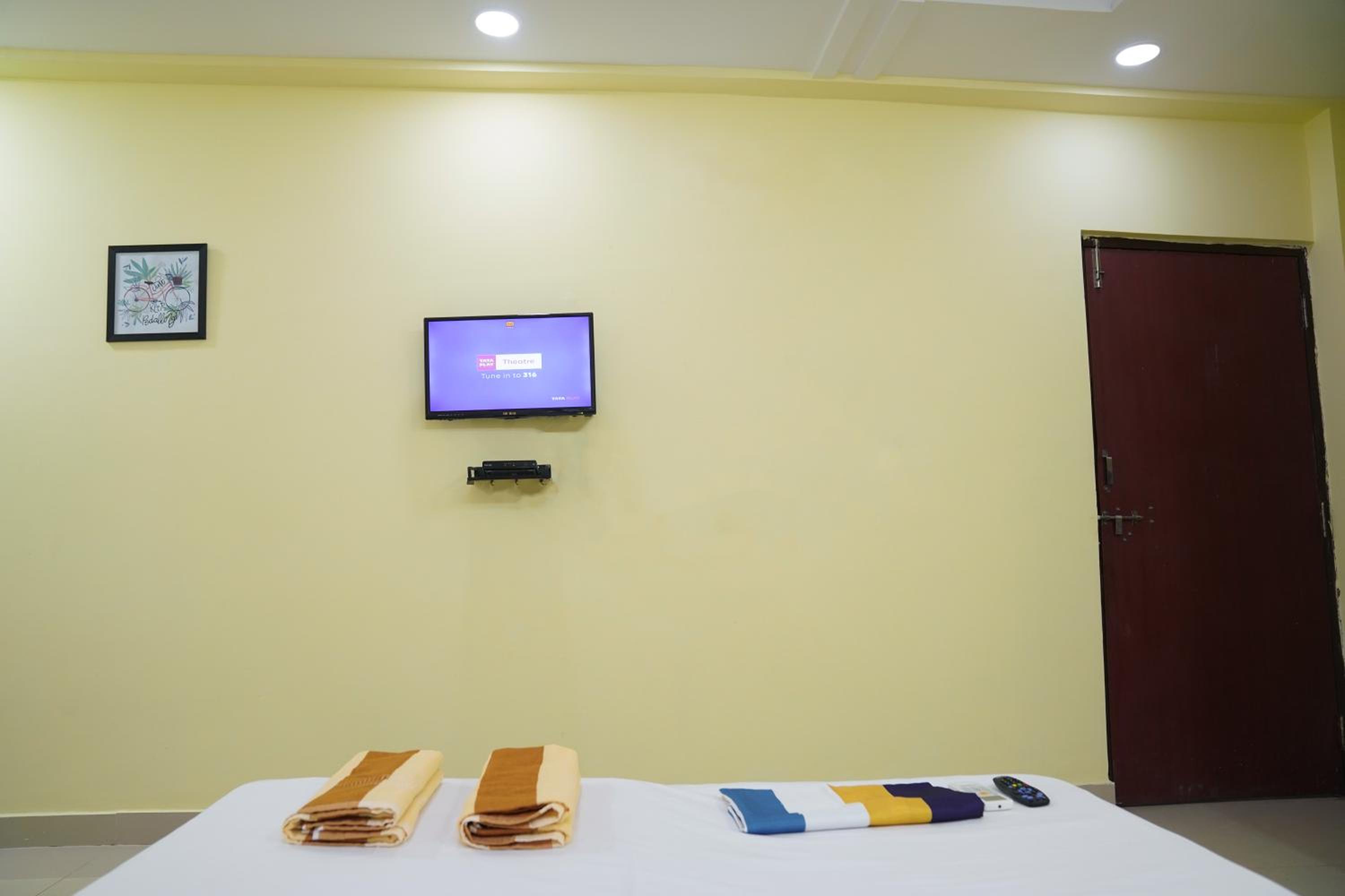 Deluxe Room - Photo 2