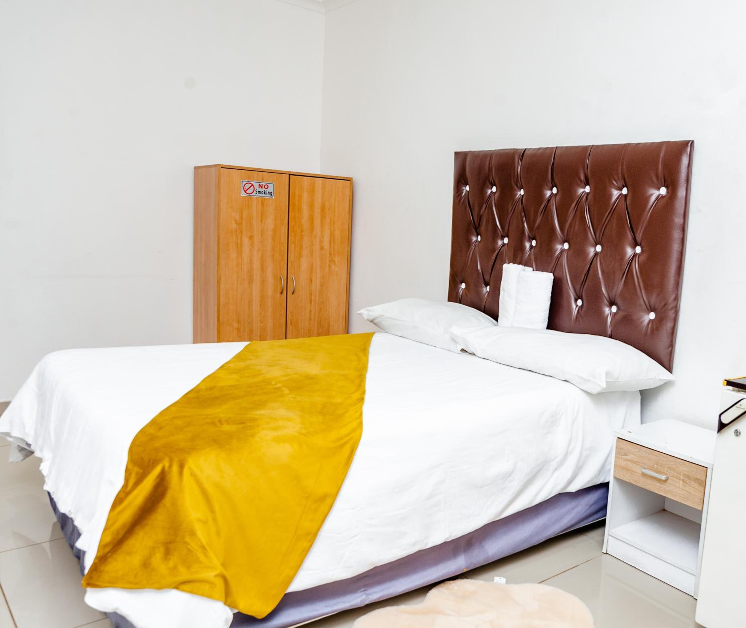 Double Room - Photo 11