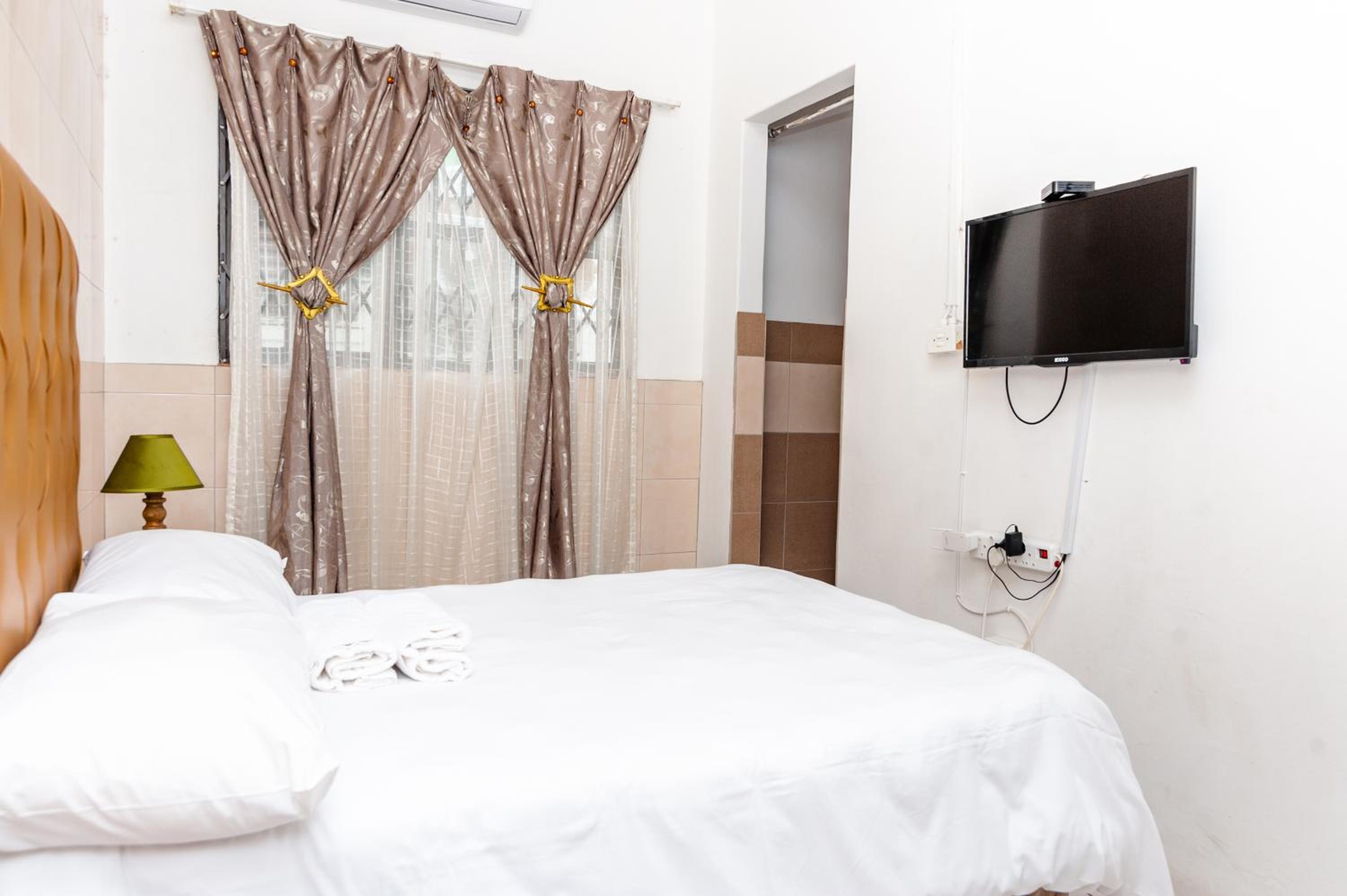 Queen Room - Photo 22