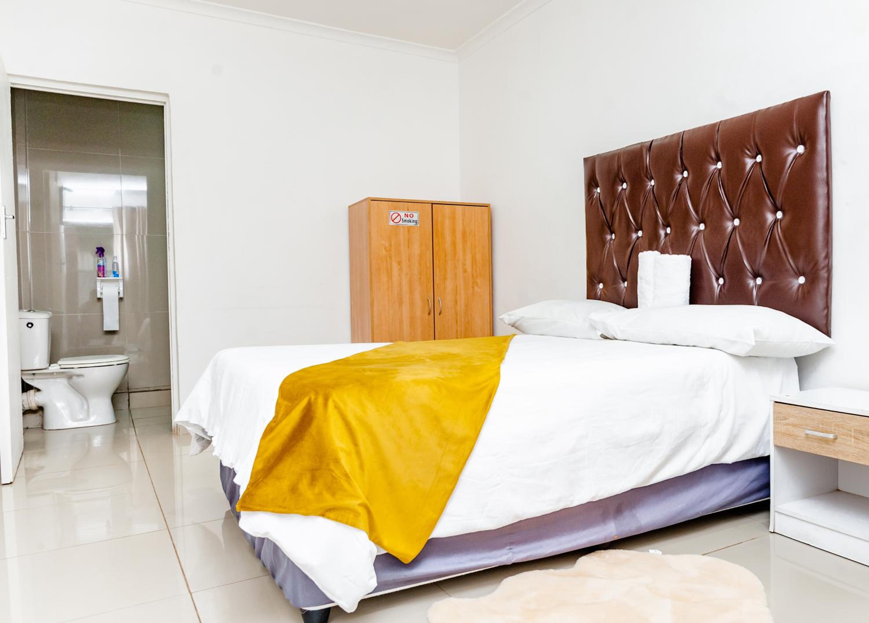 Double Room - Photo 2