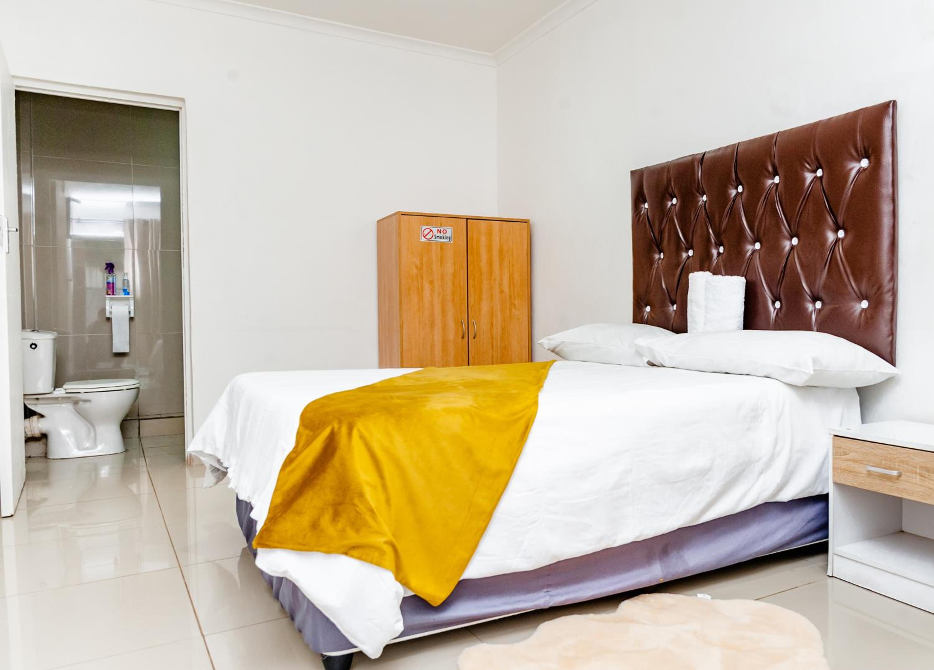 Double Room - Photo 16