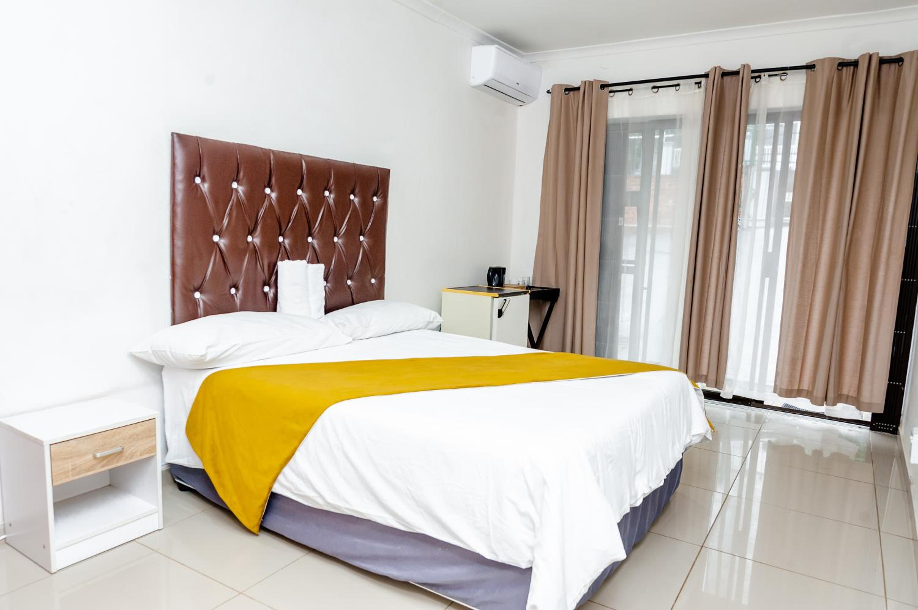 Double Room - Photo 12