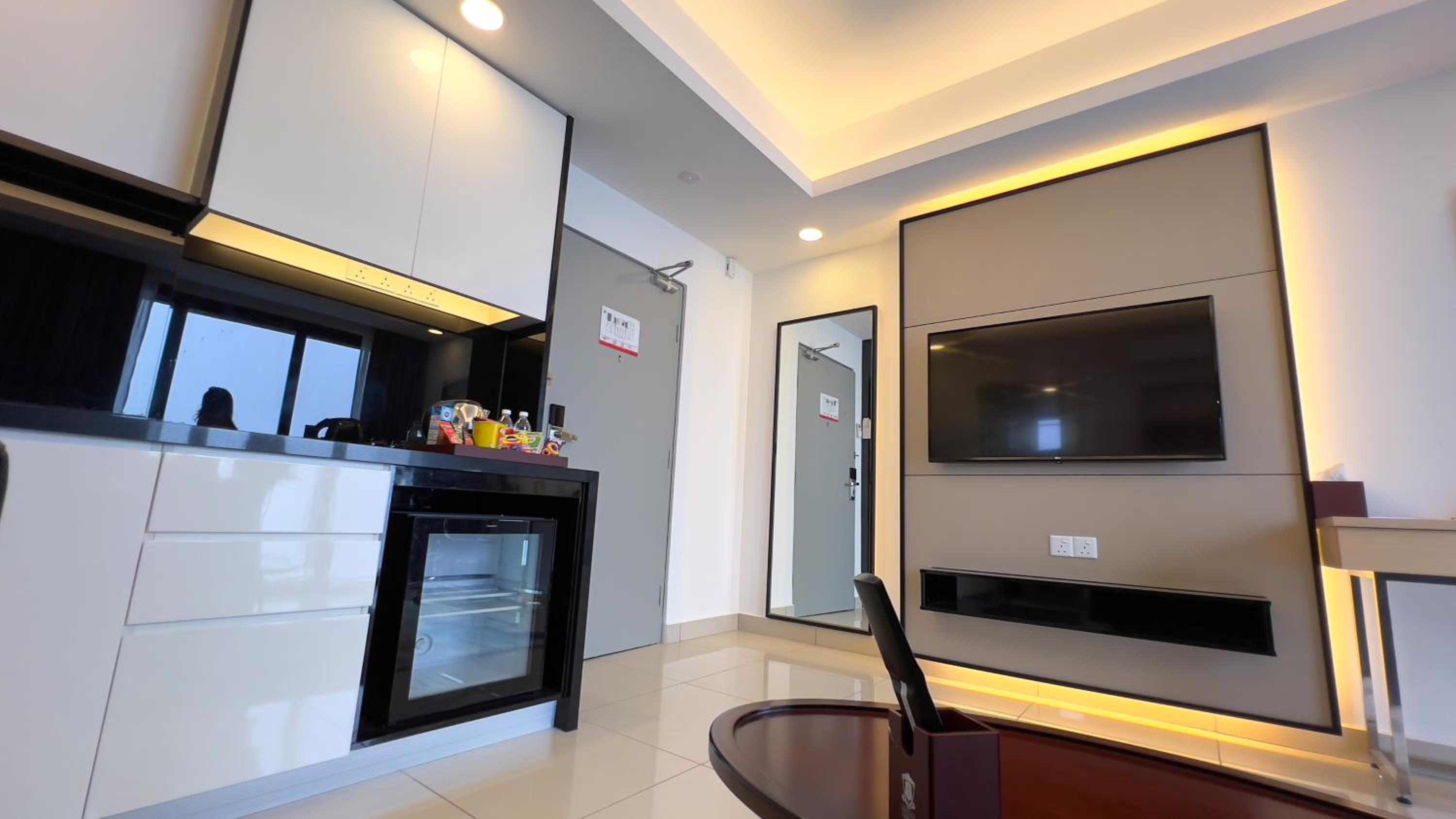 One-Bedroom Suite - Photo 33