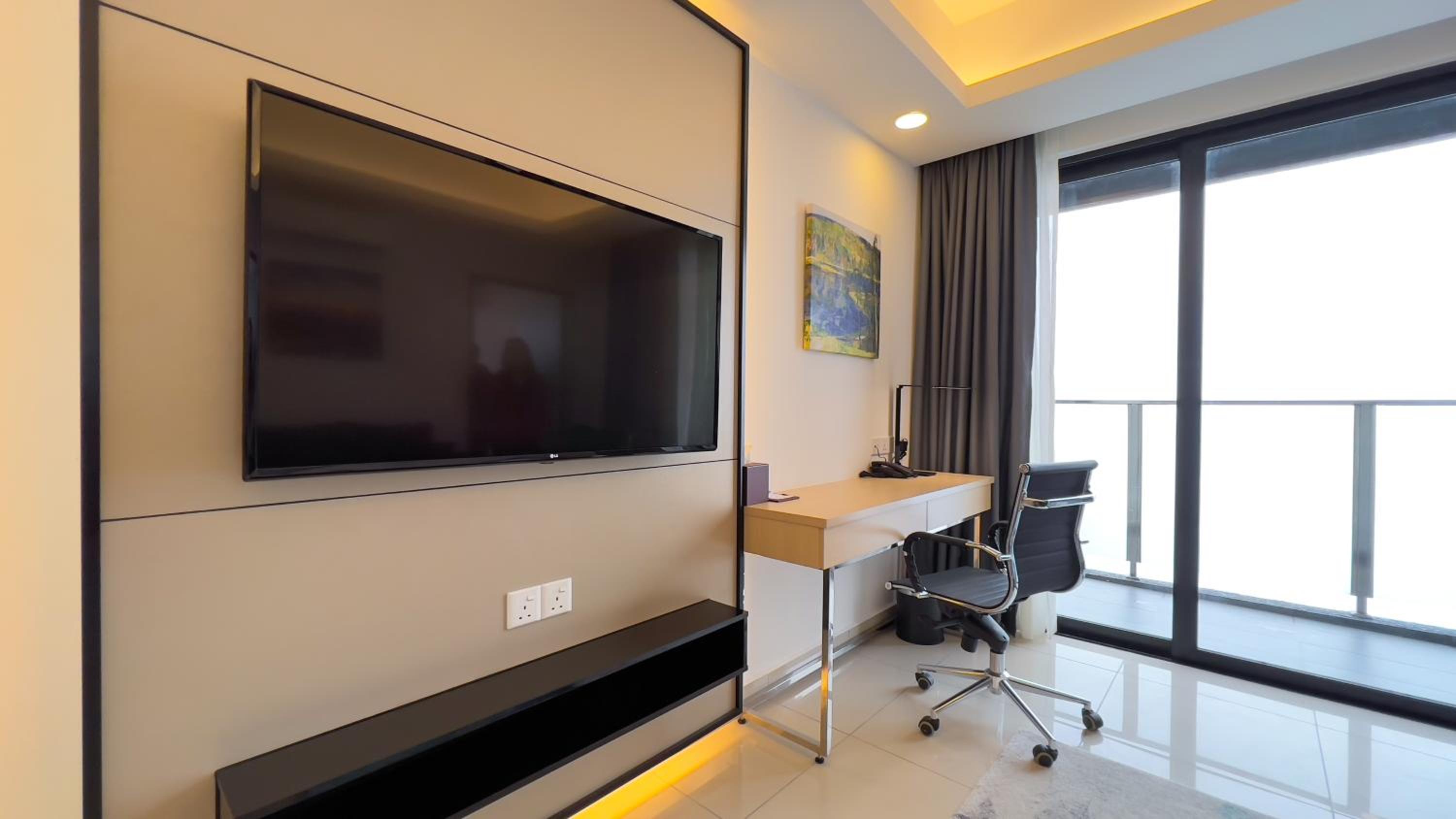 One-Bedroom Suite - Photo 31
