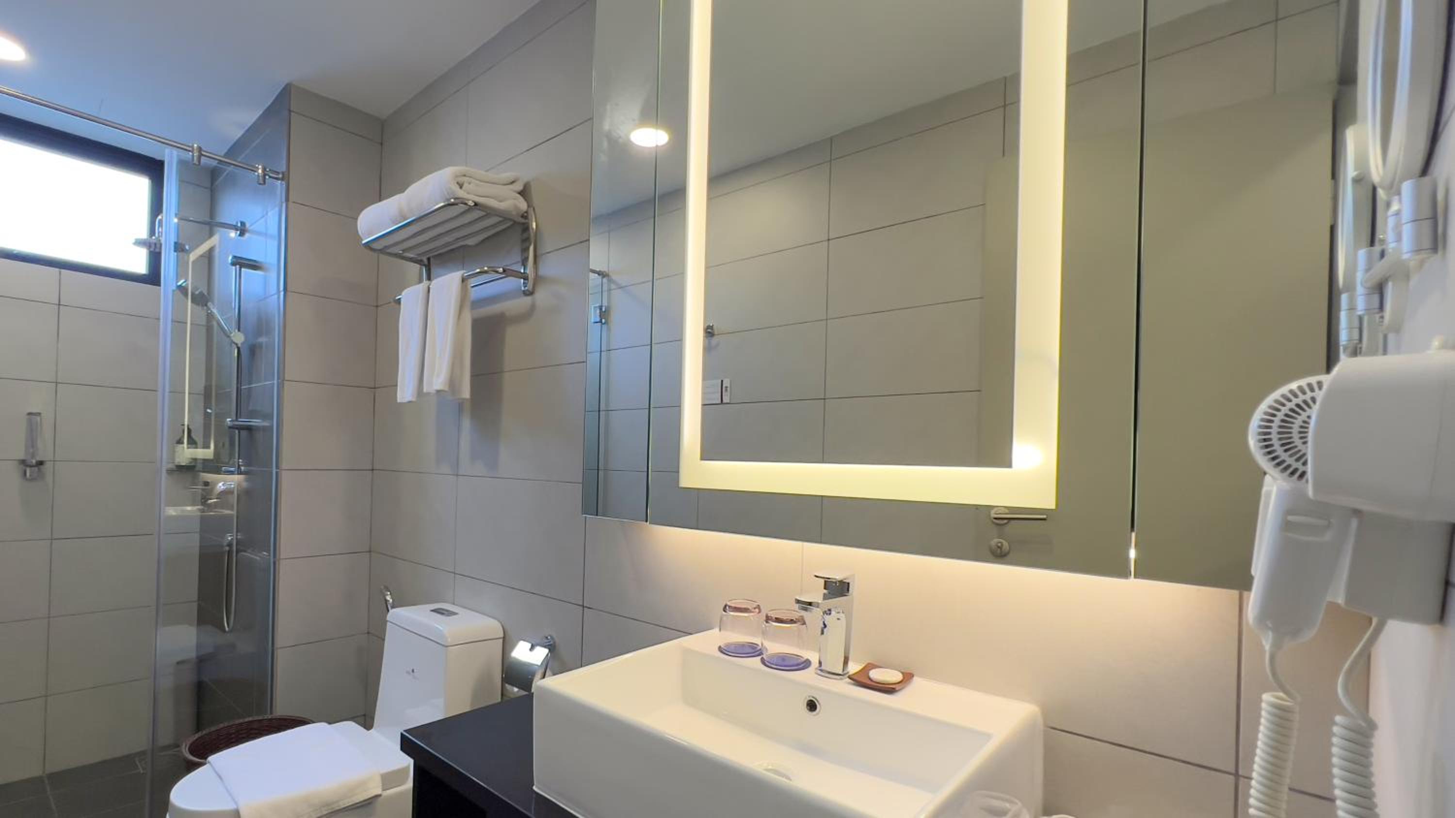 One-Bedroom Suite - Photo 40