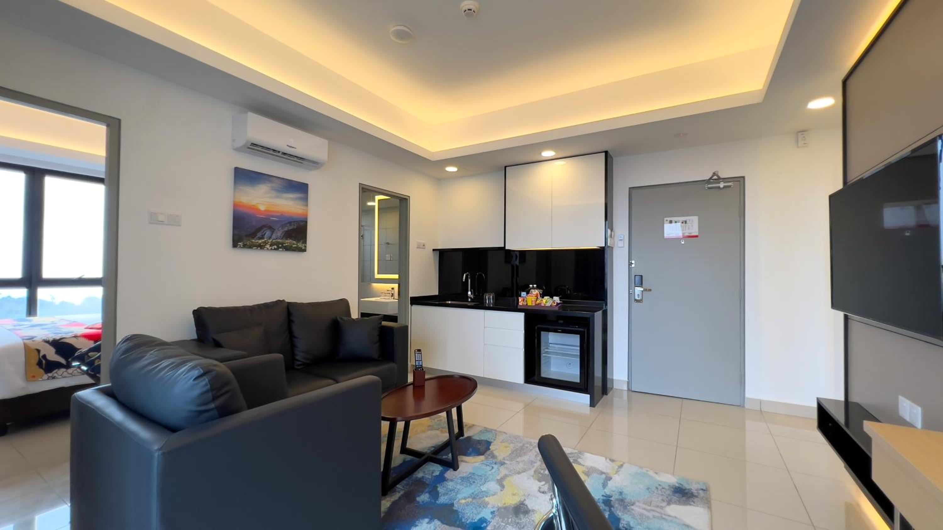One-Bedroom Suite - Photo 32