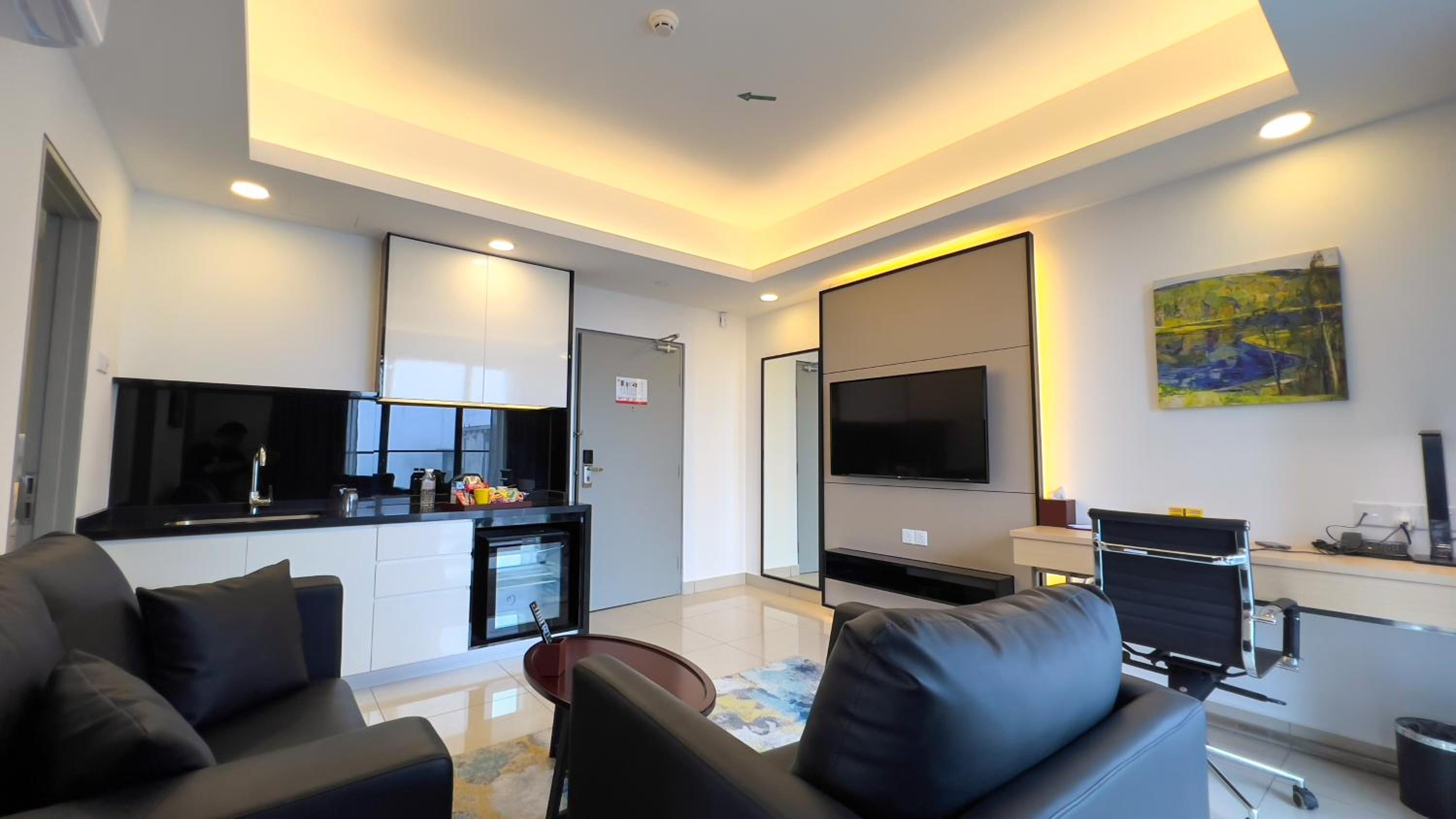 One-Bedroom Suite - Photo 38