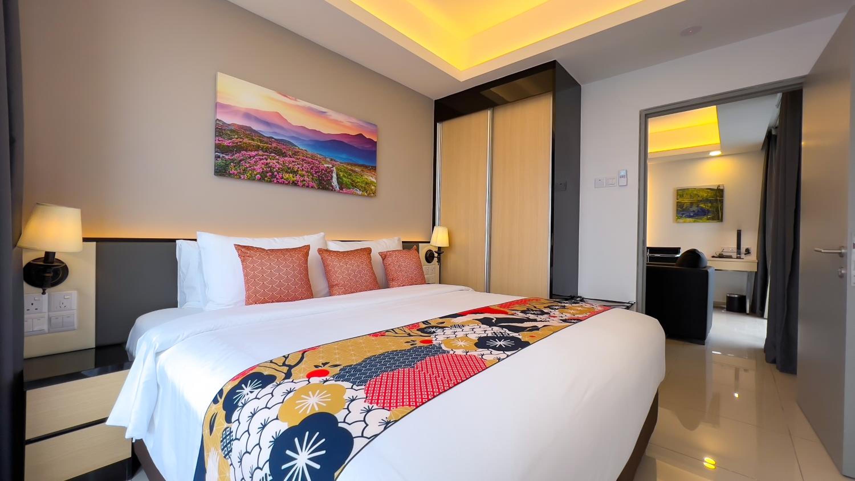 One-Bedroom Suite - Photo 6