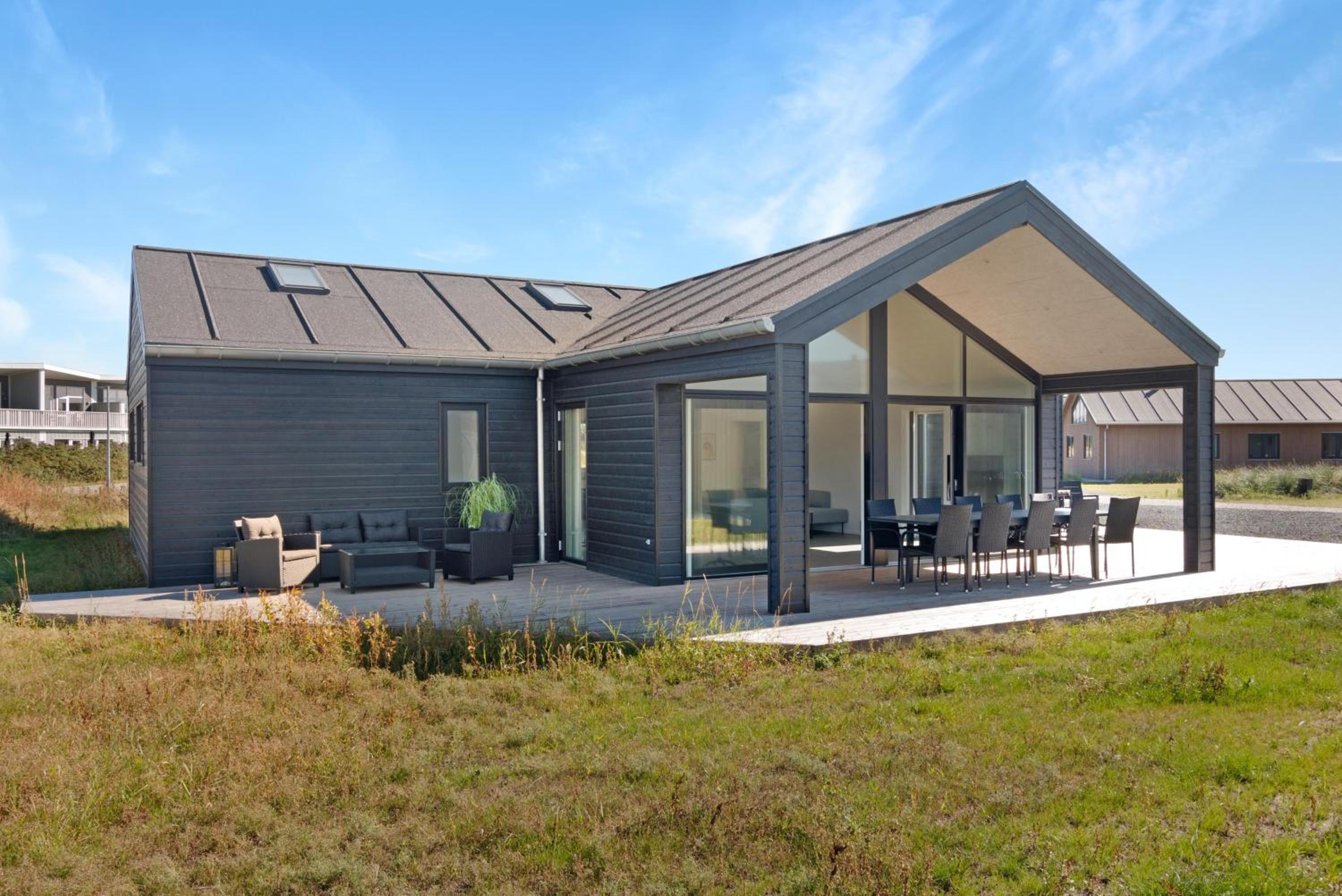 Four-Bedroom Vacation Home photo 2