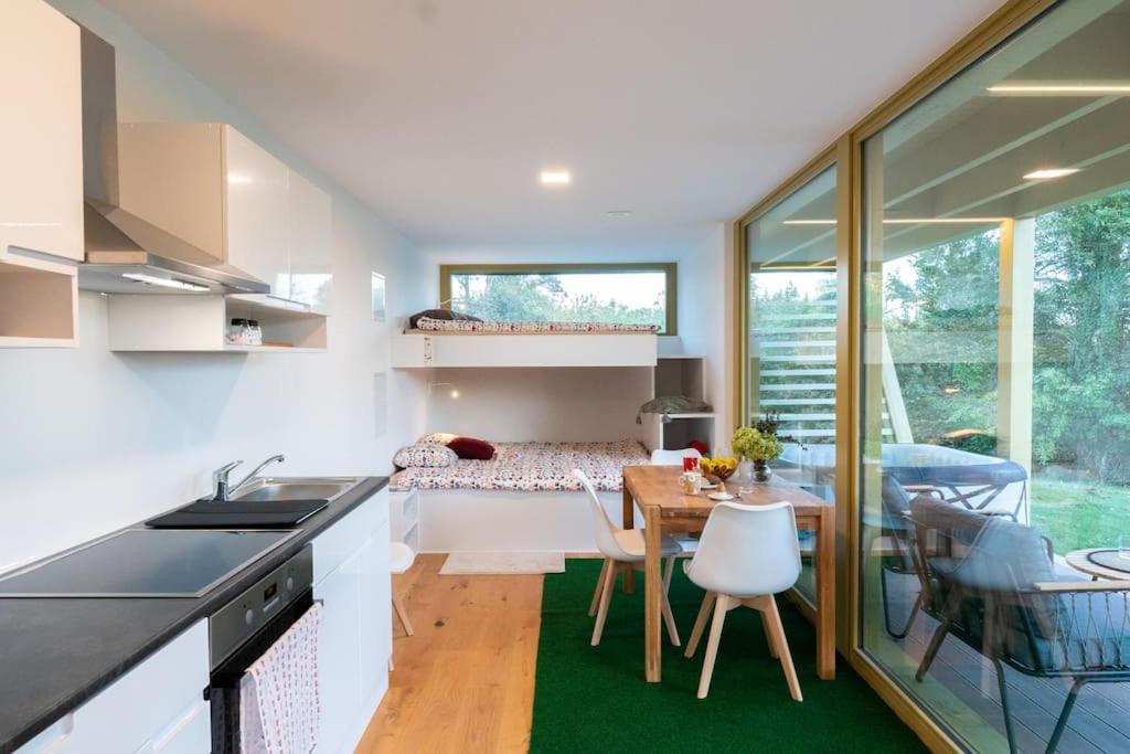 One-Bedroom House photo 1