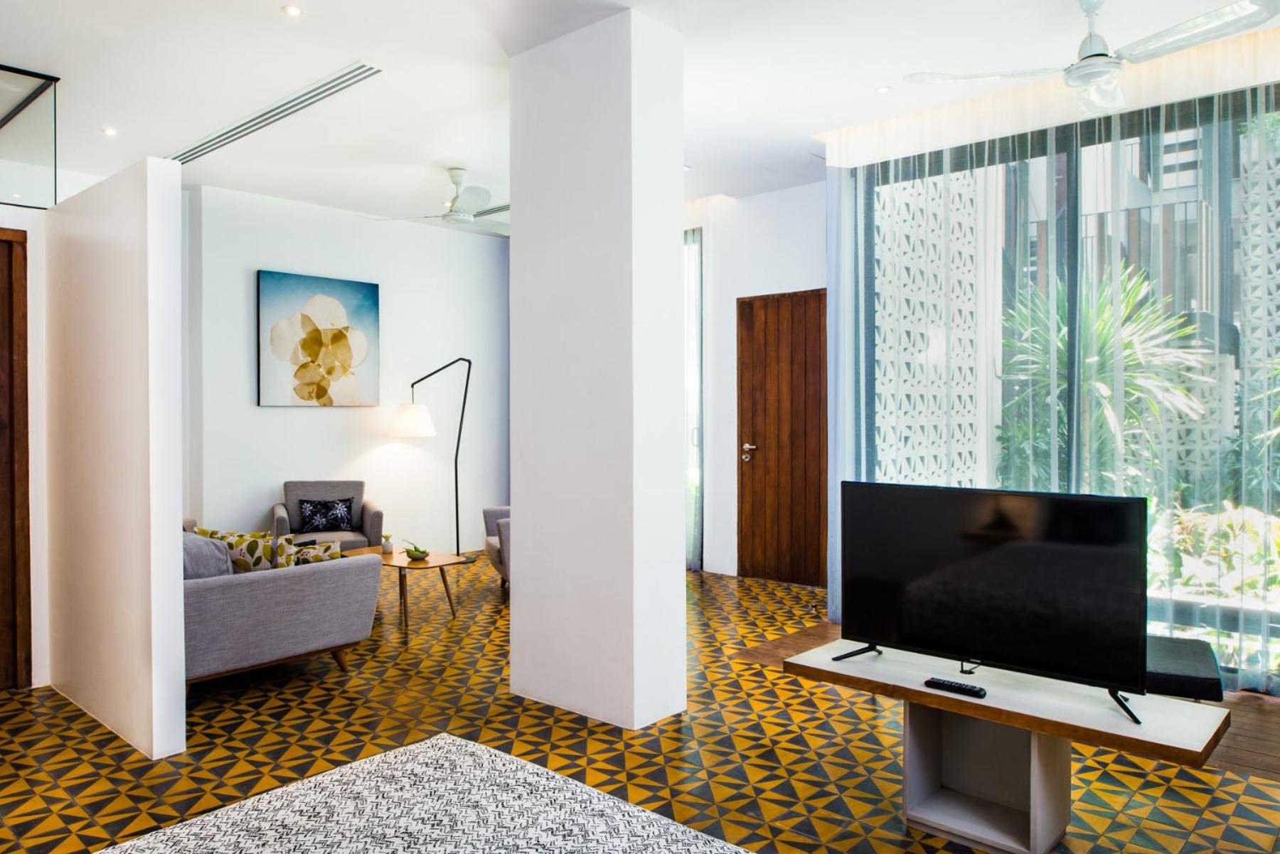King Suite Room with Balcony - Photo 9