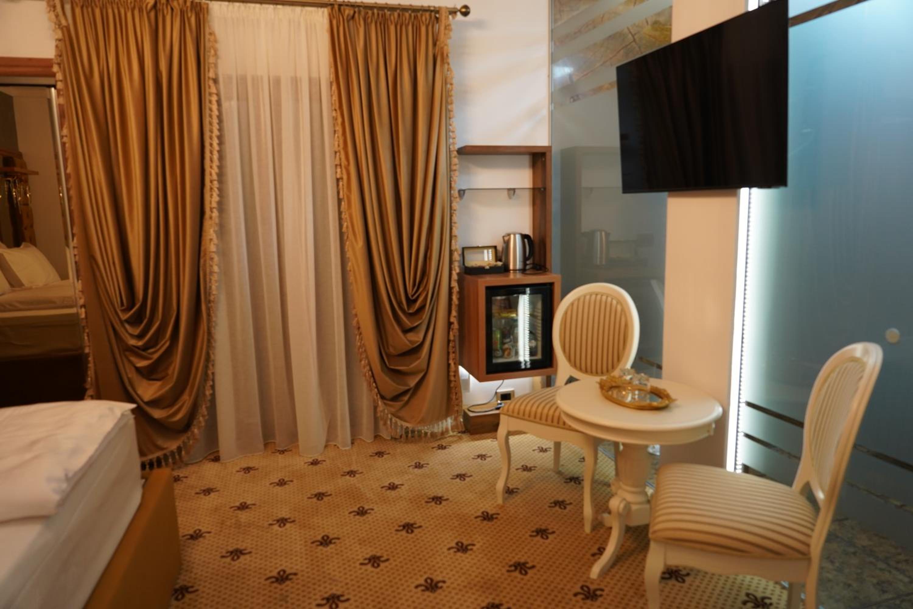 King Room with Balcony photo 1