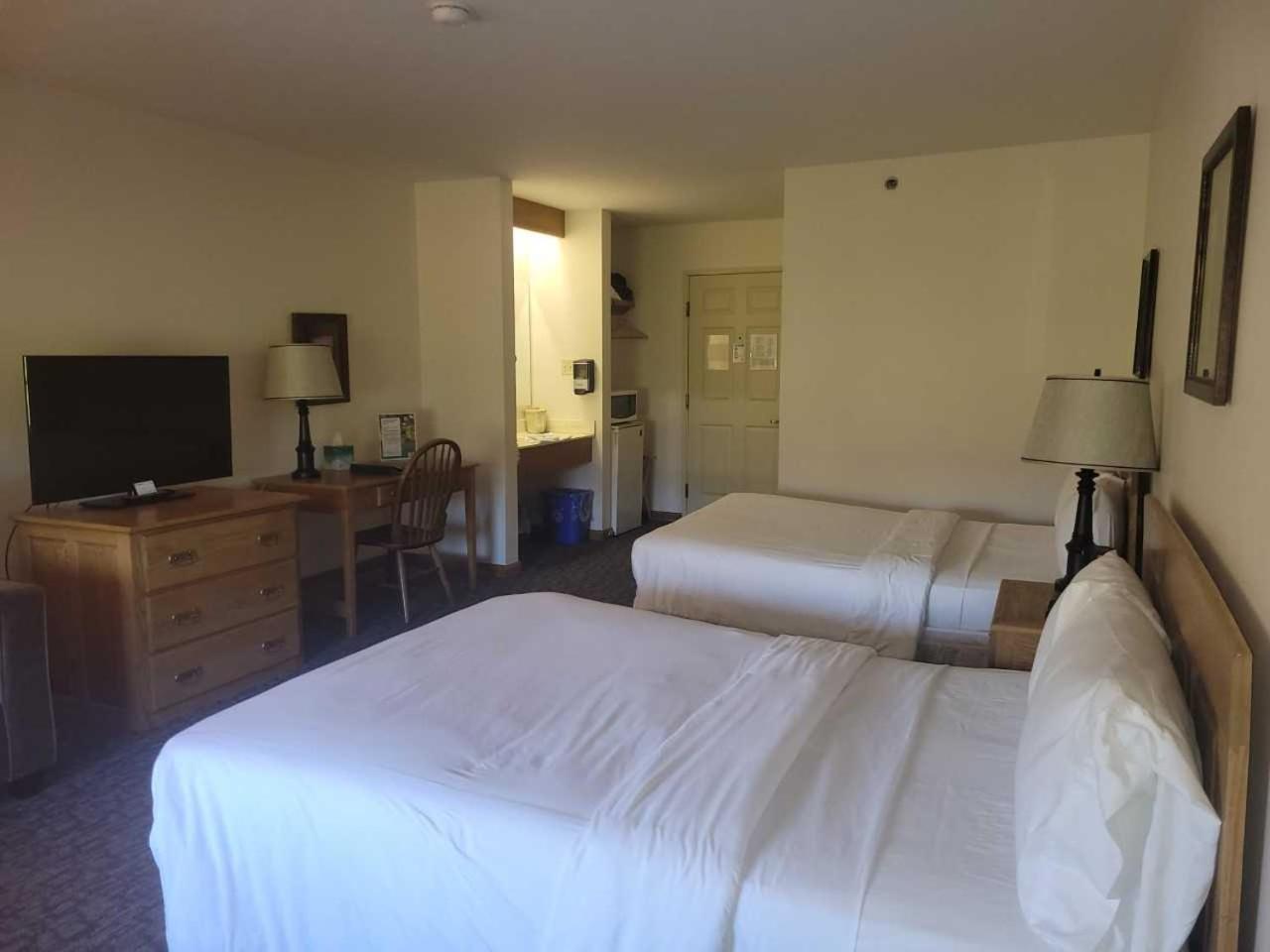 Double Room with Two Double Beds - Non-Smoking photo 2