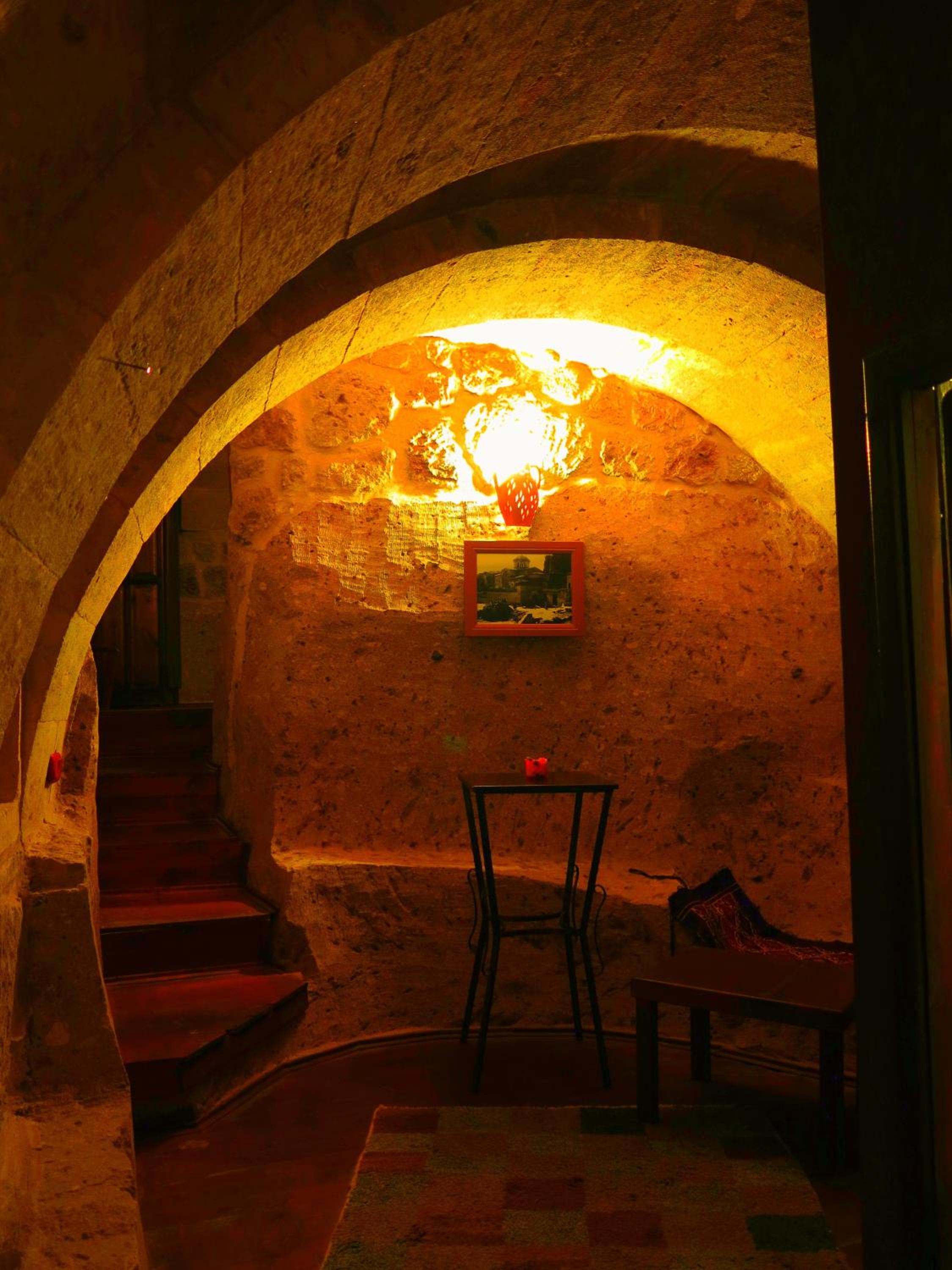 Deluxe Triple Cave Room - Photo 24