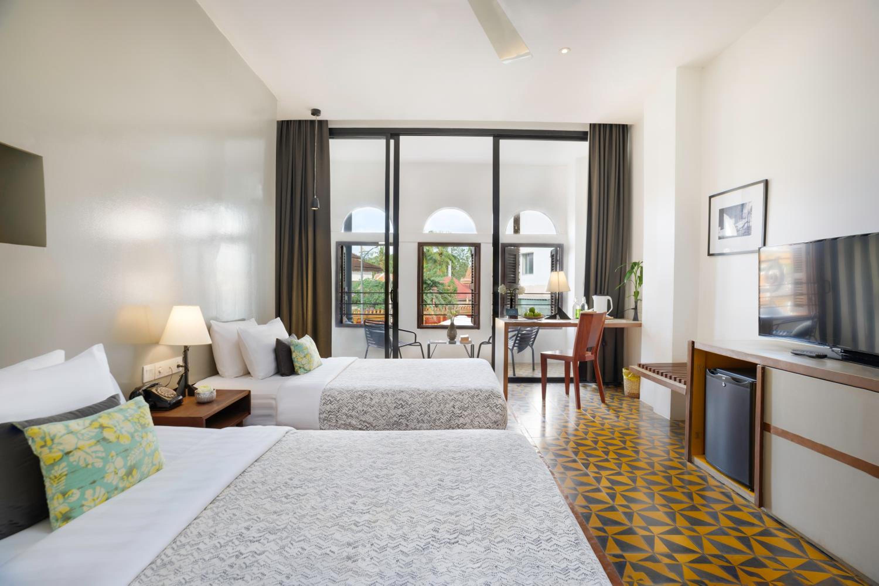 Deluxe Twin Room with Balcony - Photo 7