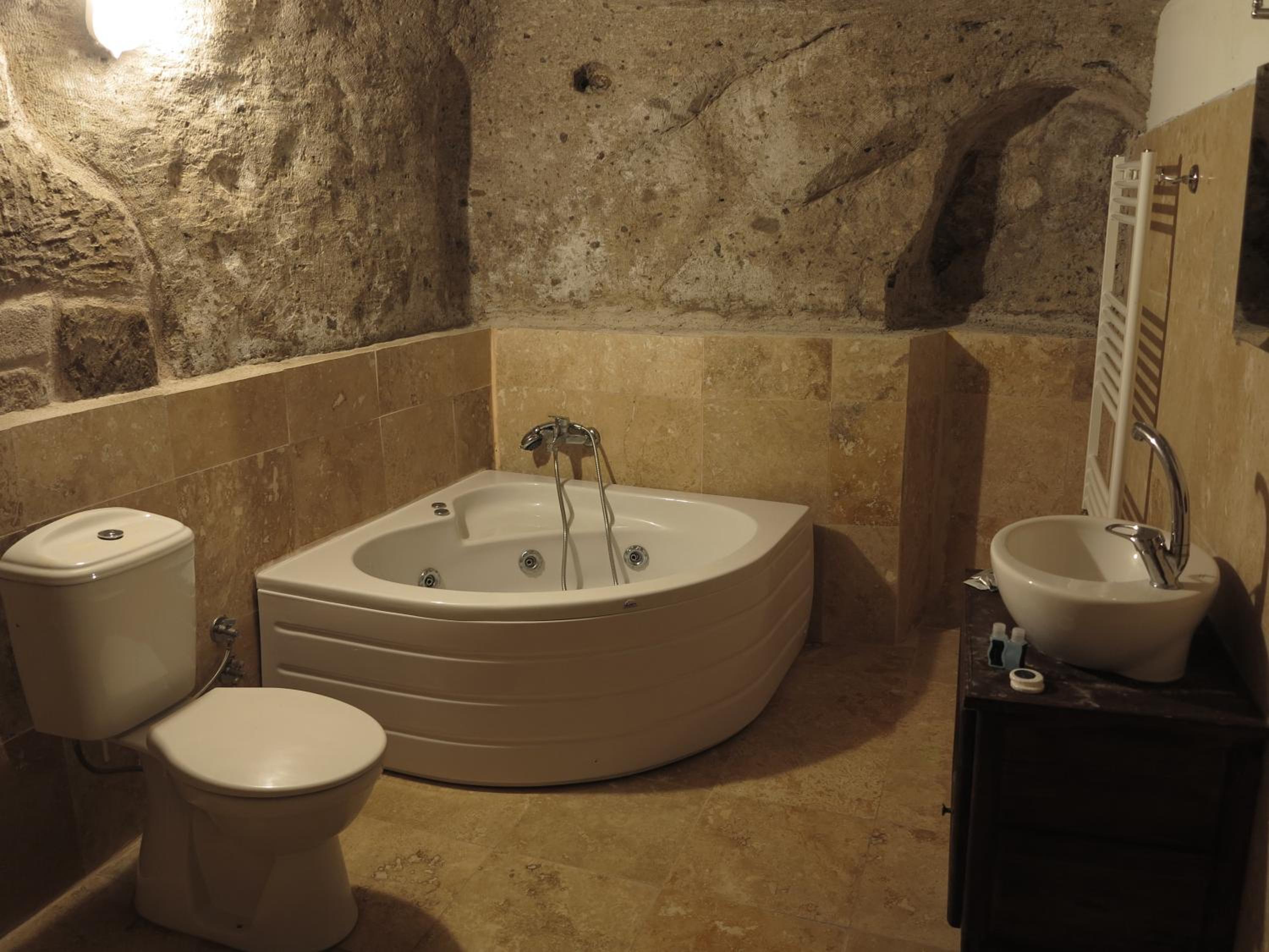 Deluxe Double or Twin Cave Room - Photo 9