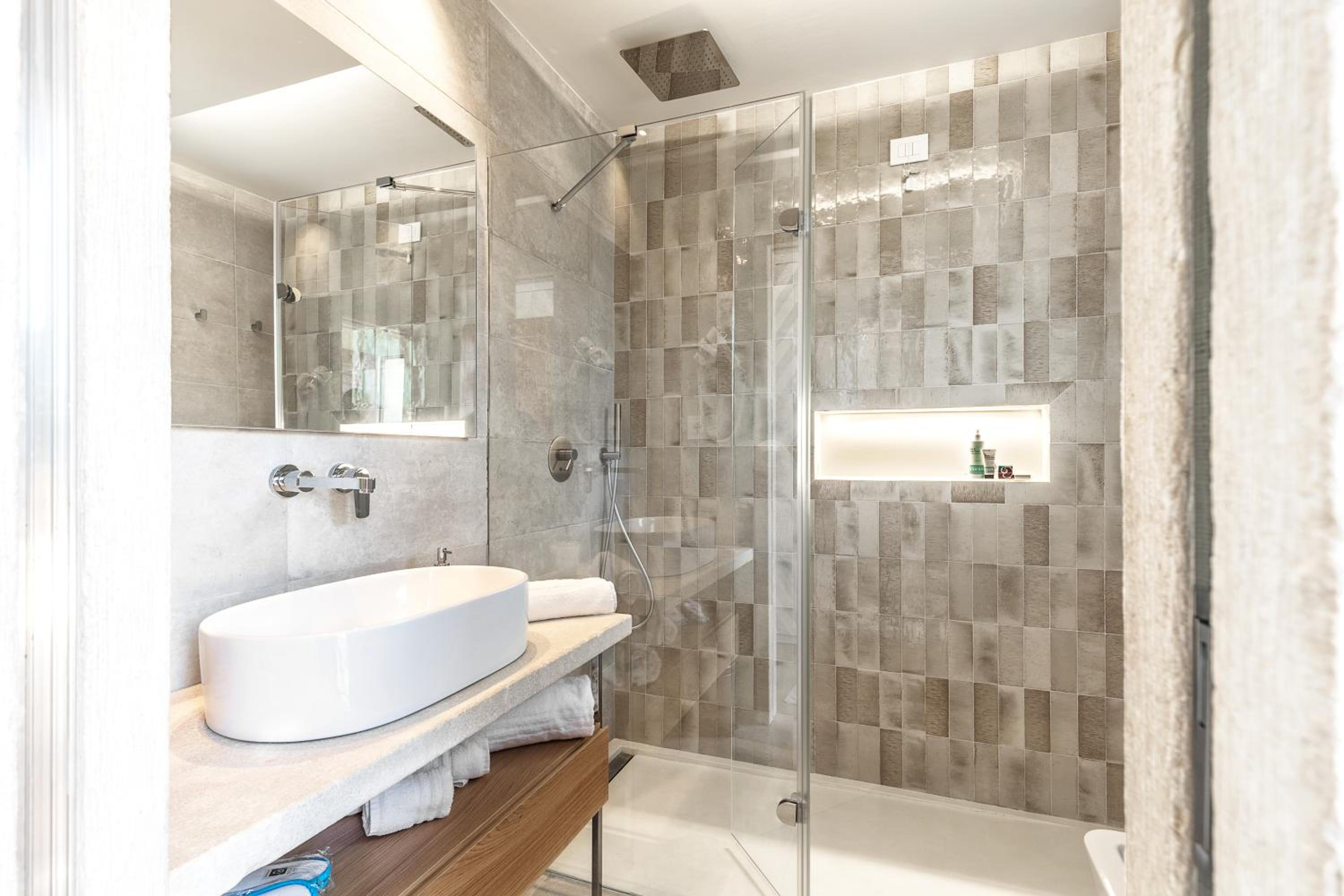 Double or Twin Room - Photo 6