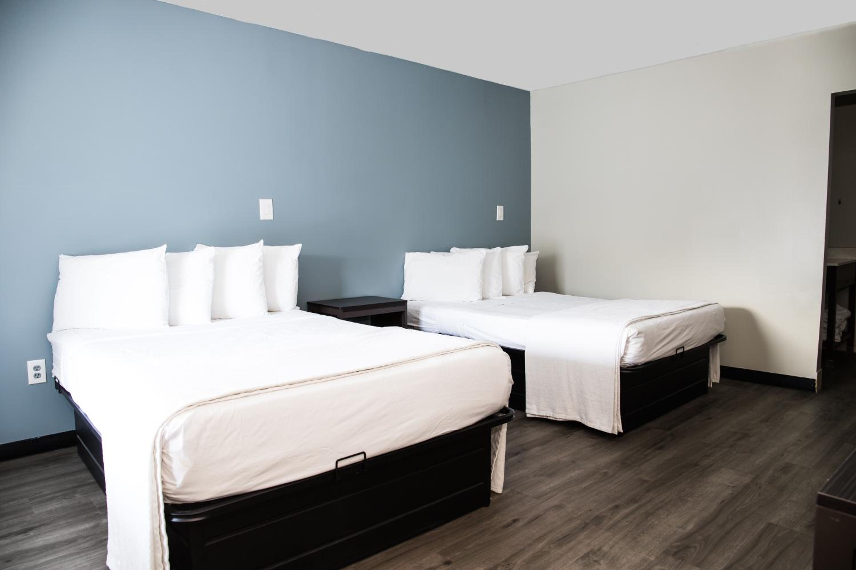 Double Room with Two Double Beds - Non Smoking photo 3