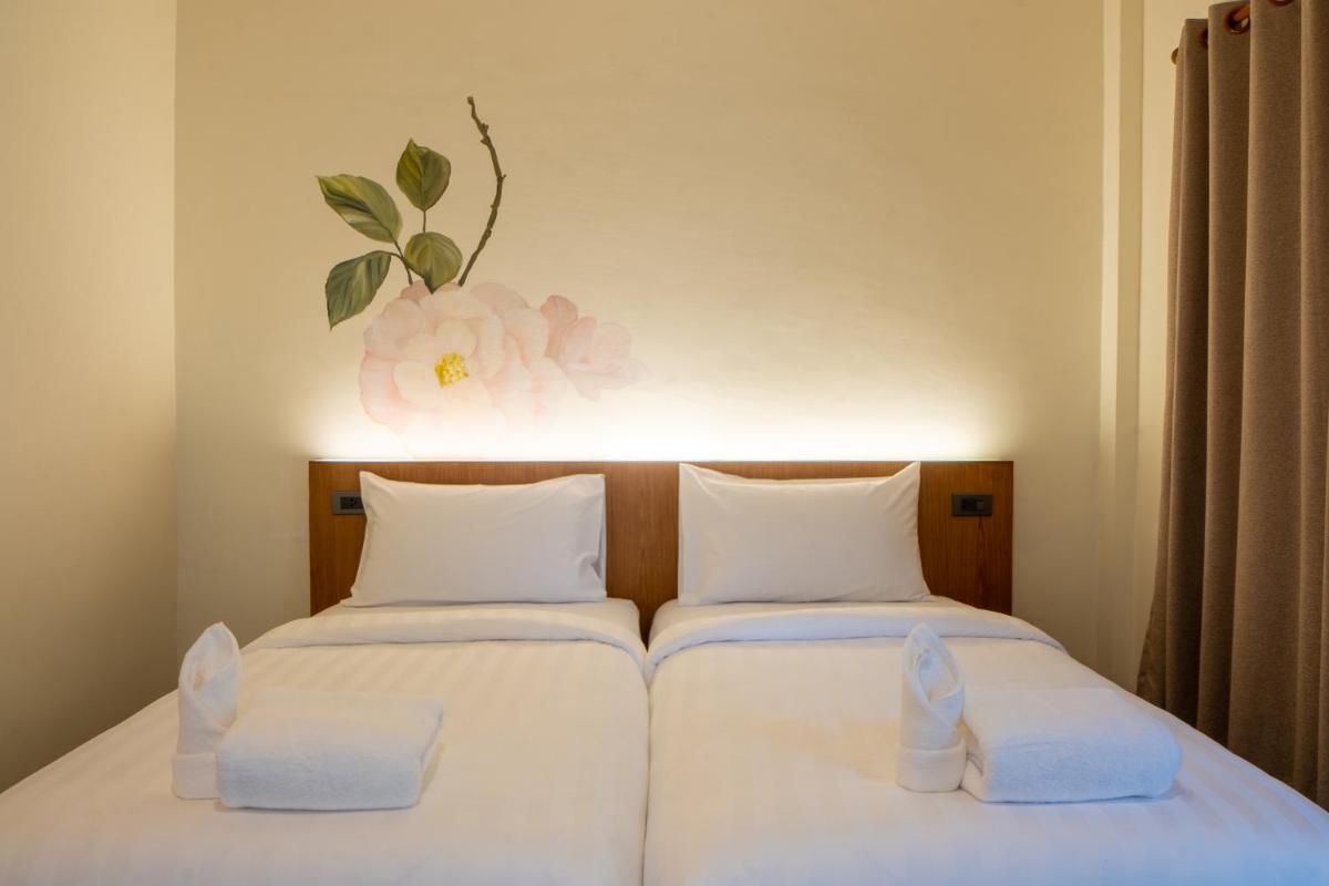 Standard Bungalow Twin Bed - Photo 2