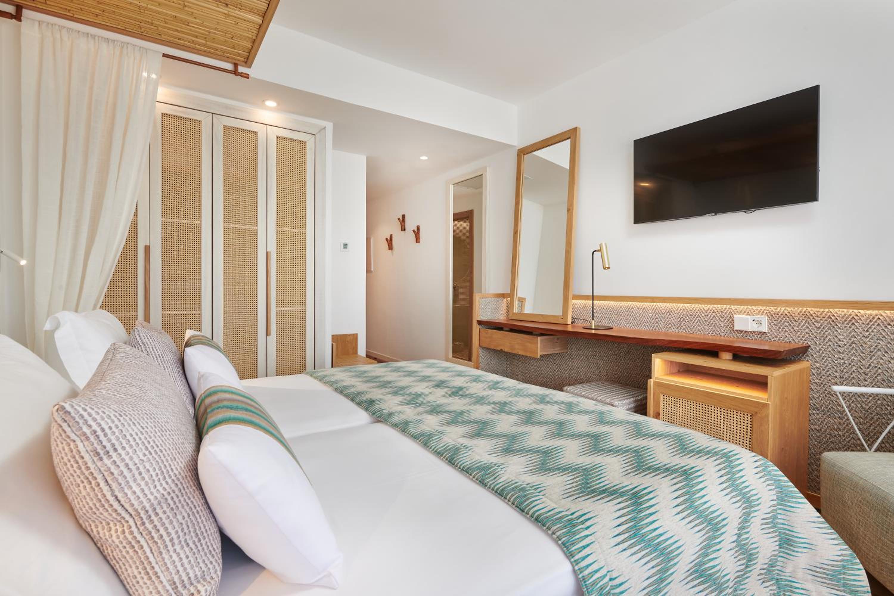 Double Room with Sea View  - Photo 3