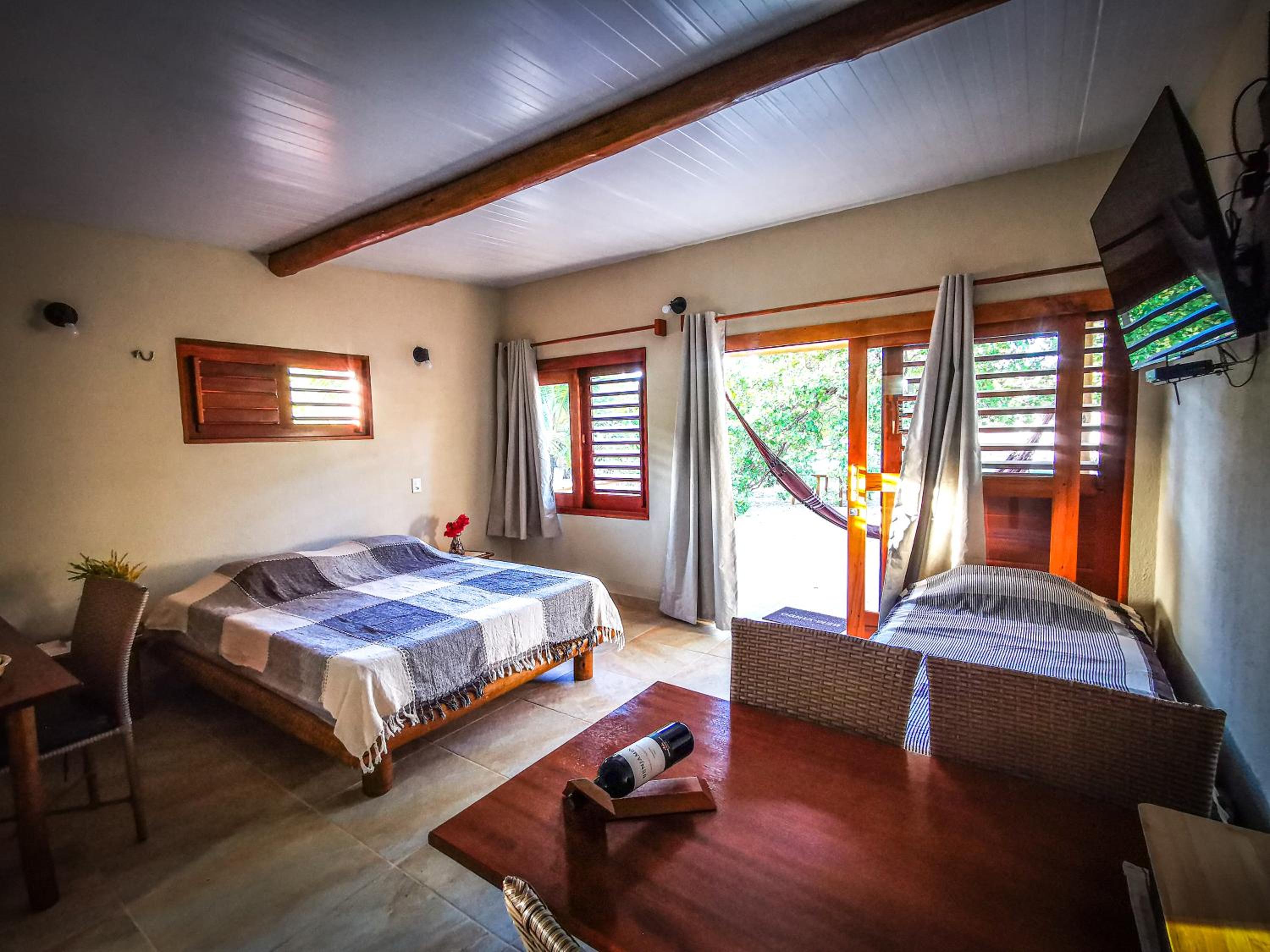 Queen Suite with Pool View - Photo 3