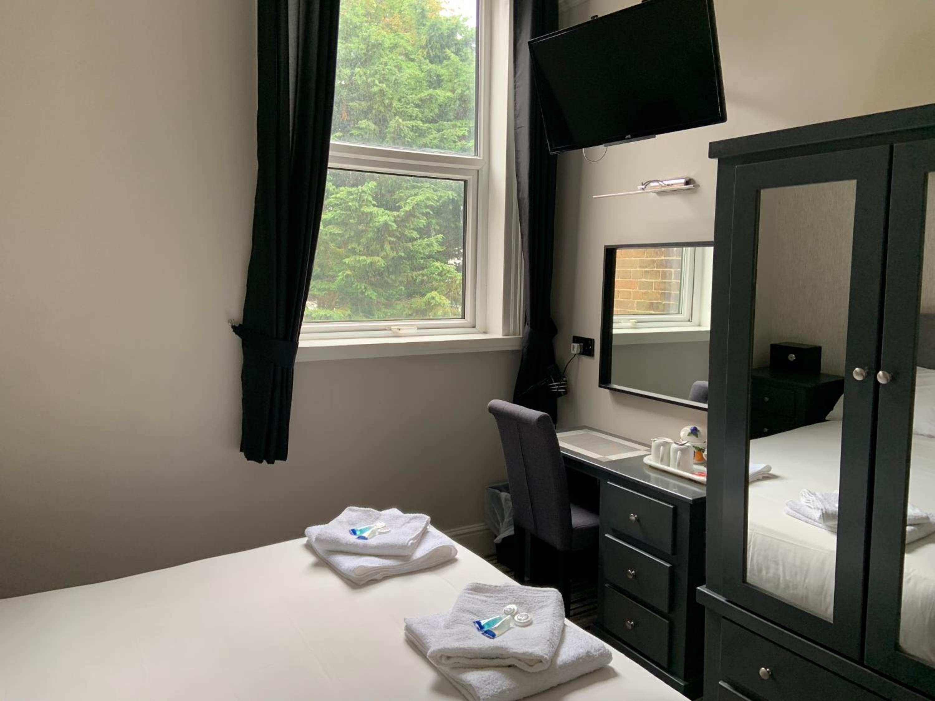 Double Room With Private Bathroom photo 2