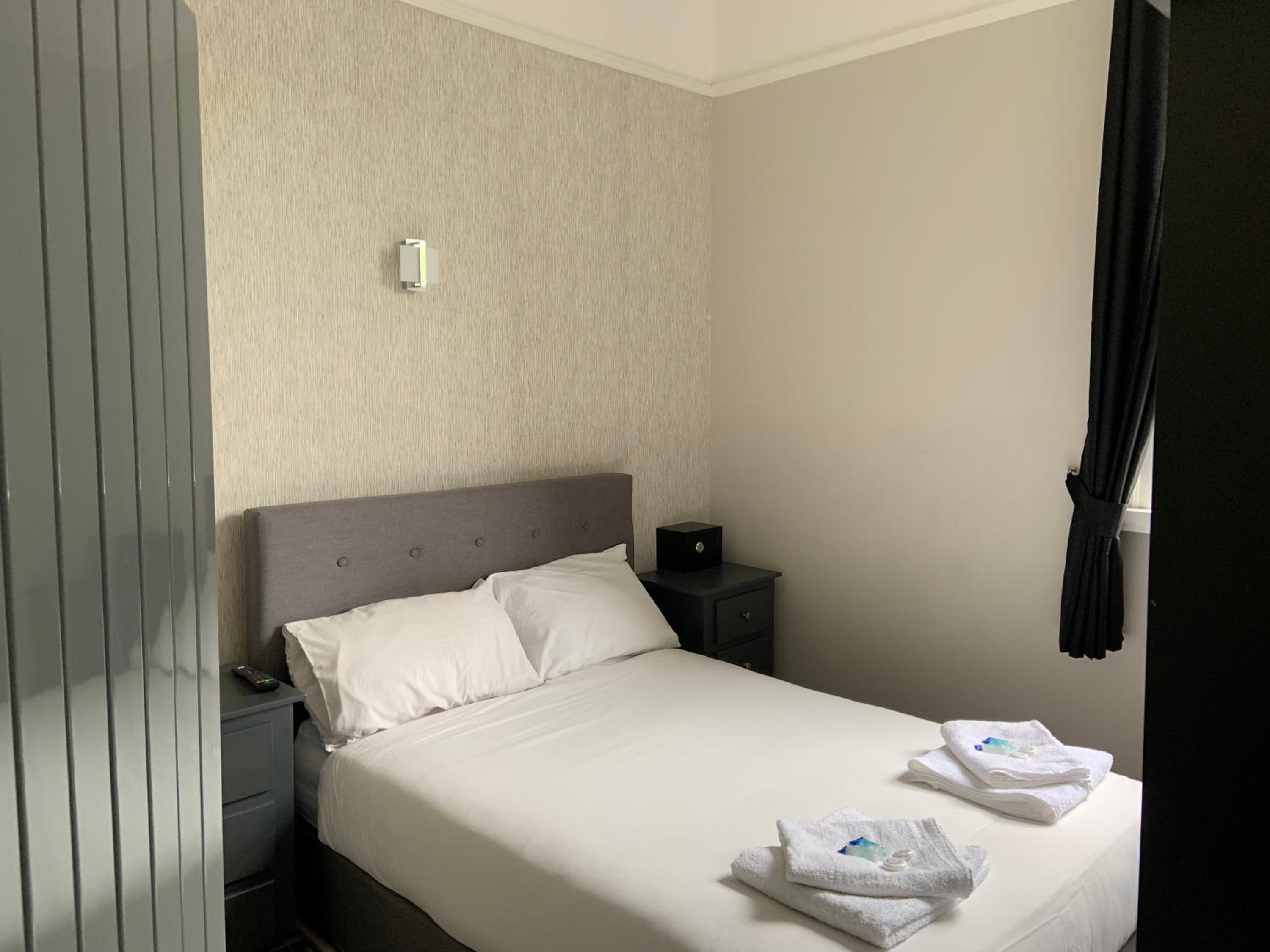 Double Room With Private Bathroom photo 1