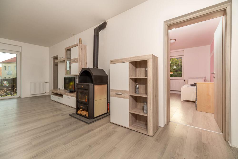 Apartment with Terrace - Photo 2