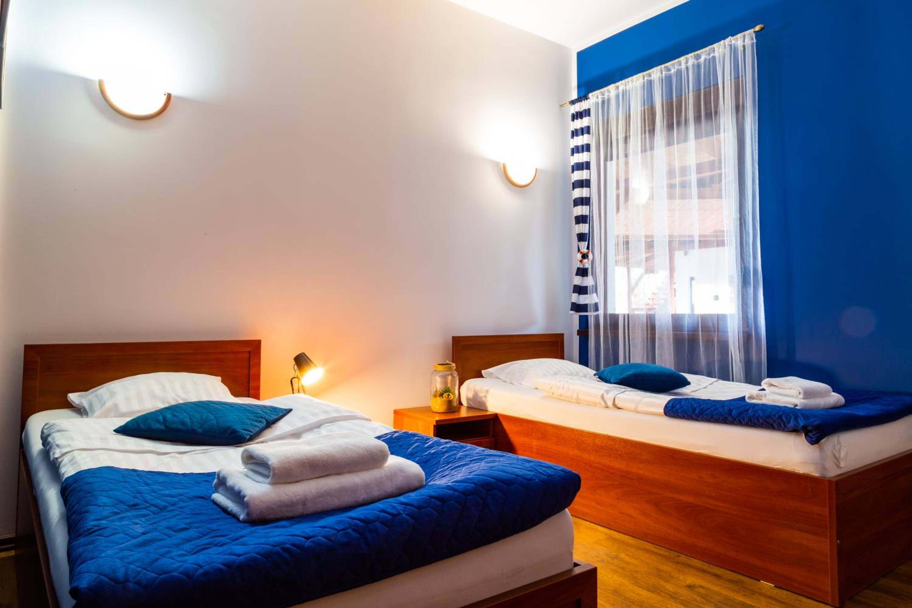 Twin Room - Photo 2