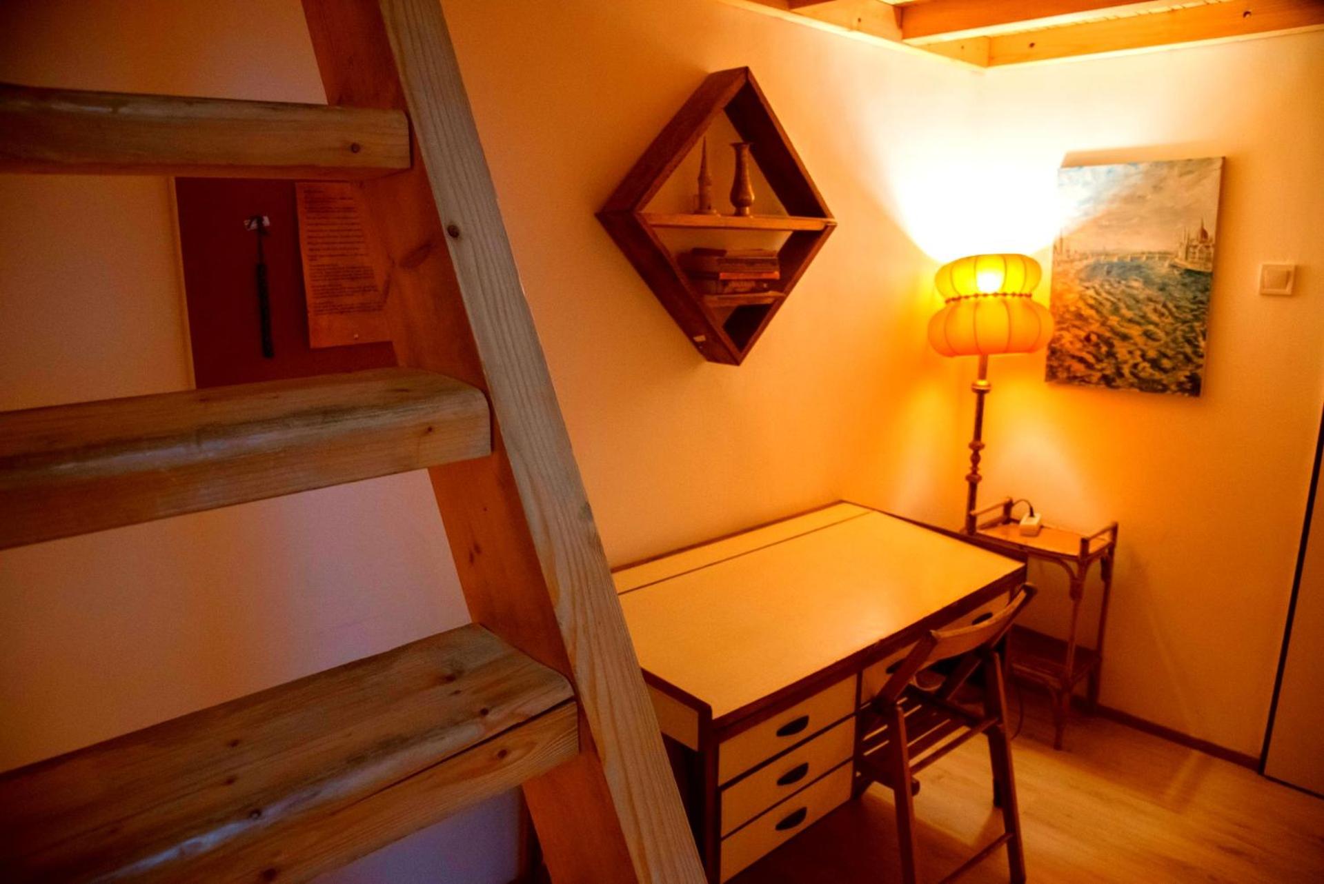 Budget Double Room - Photo 4