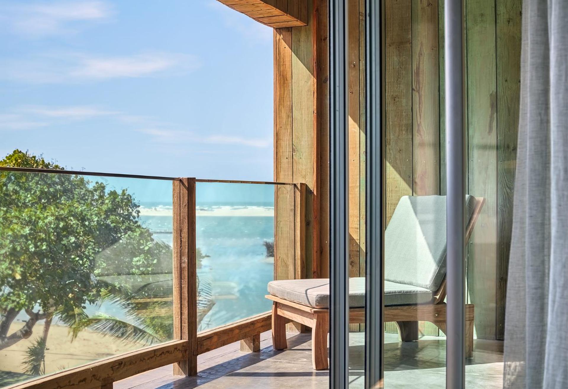 Deluxe Suite with Sea View and Pool View photo 3