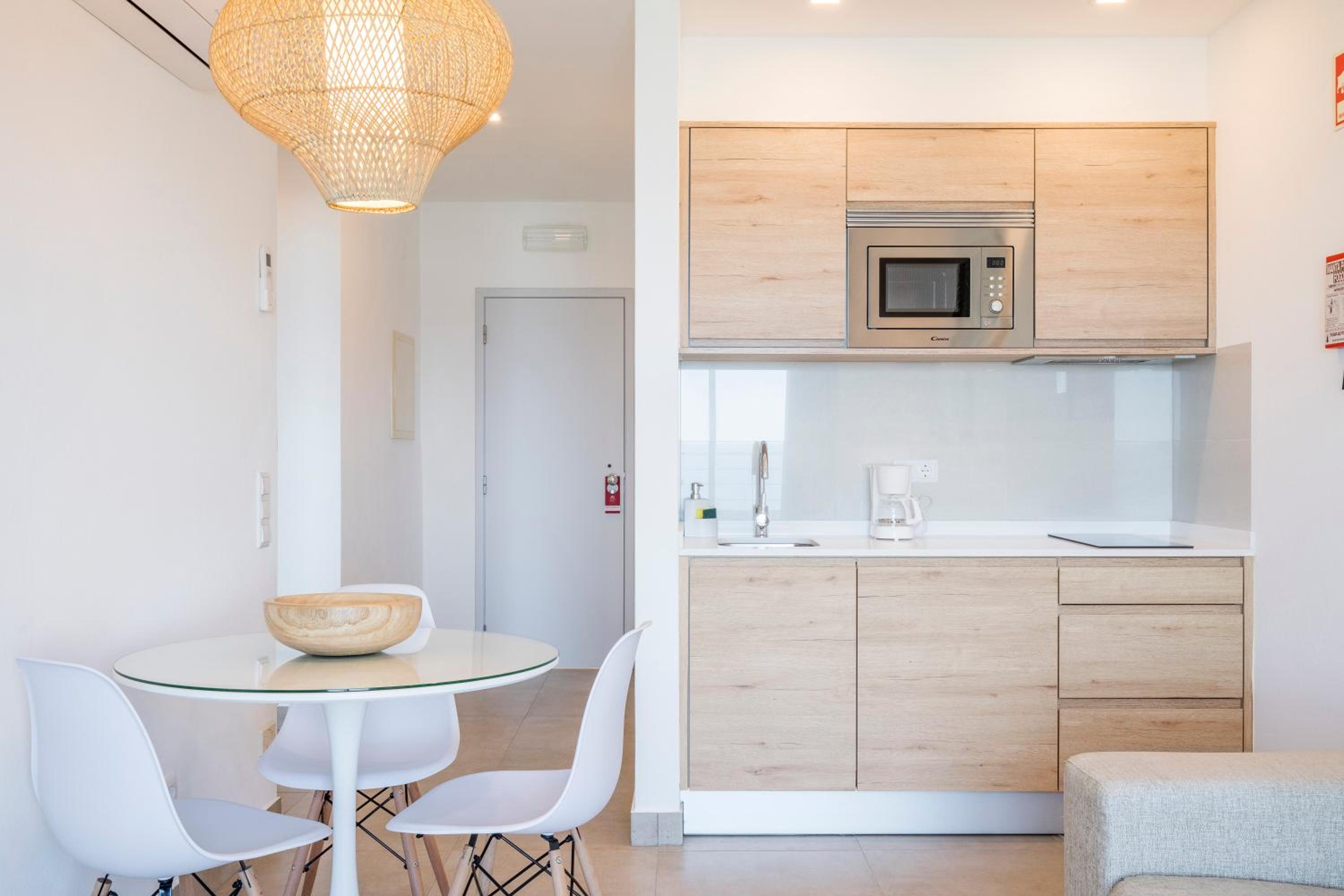 Premium One-Bedroom Apartment with Sea View - Photo 17