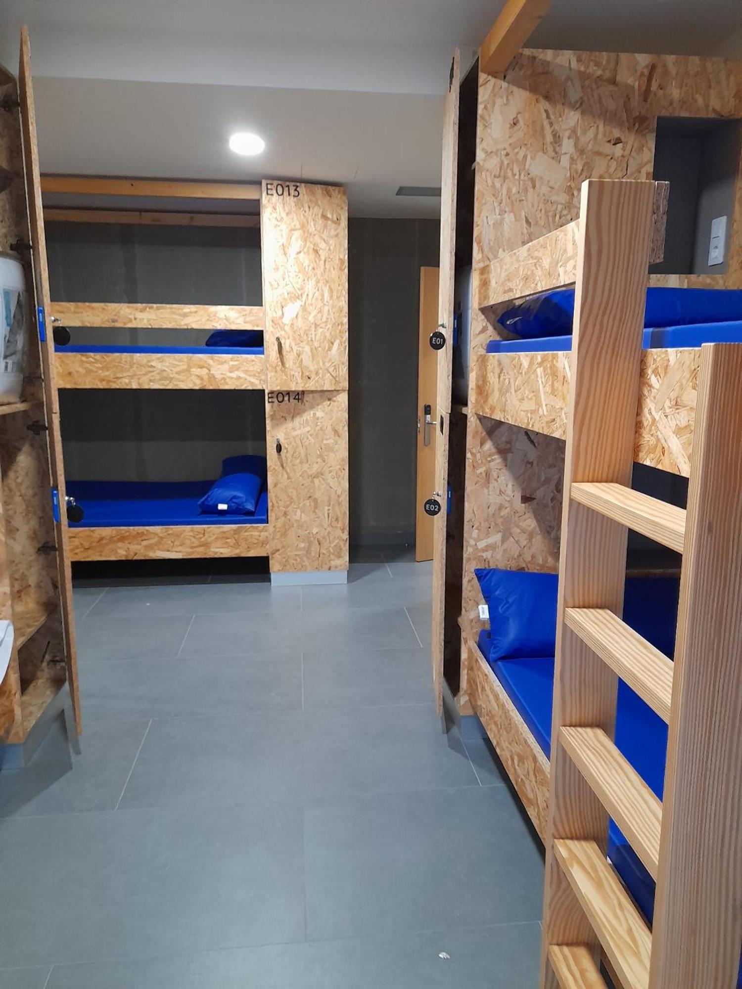 Cama Individual En Dormitorio Mixto
