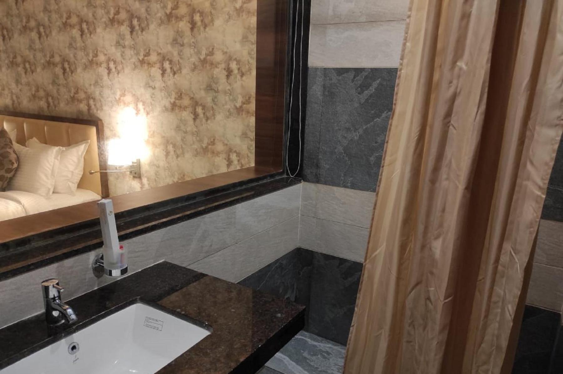 Deluxe Room - Photo 7